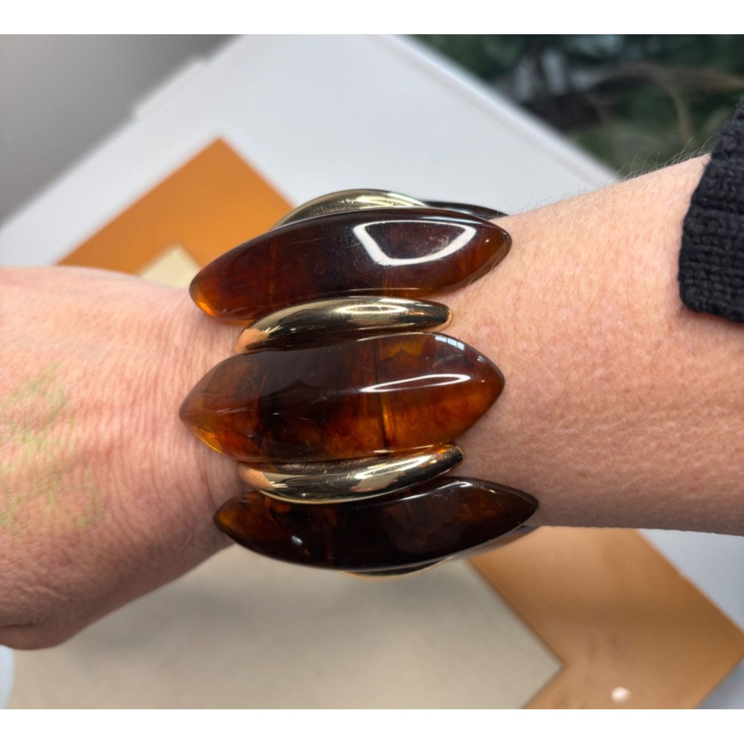 Other Vintage Amber-Style Resin & Gold-Toned Statement Bangle Brac Size ONE SIZE - 10 Thumbnail