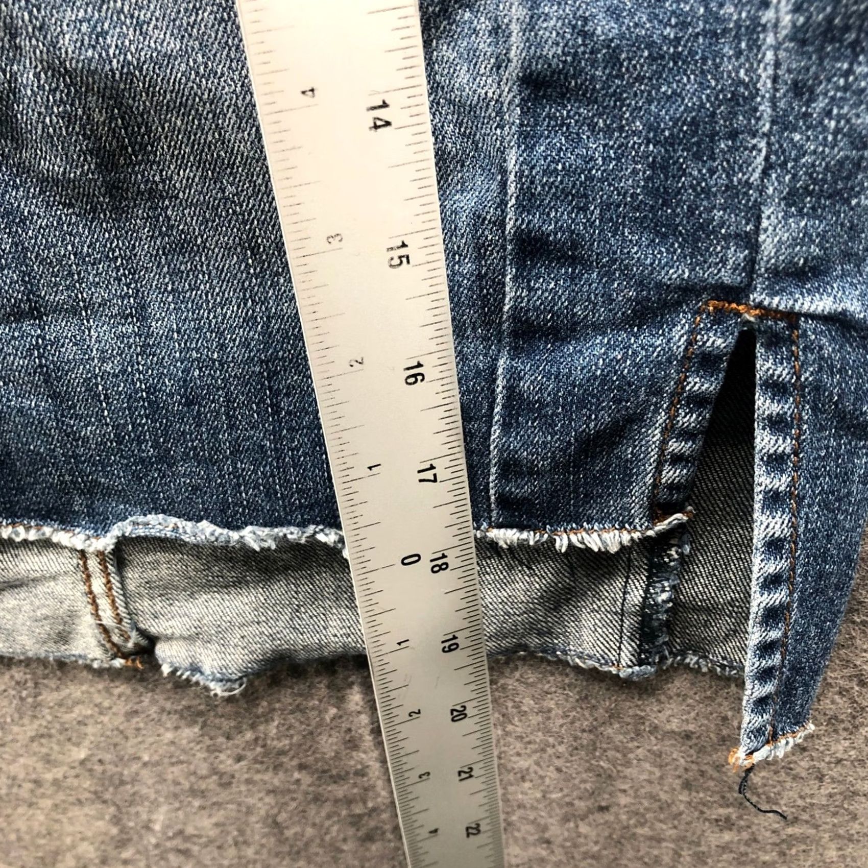 Vintage VINTAGE? No. Connie Denim Pencil Skirt Womens 00 Dark Wash Blue High Rise Low Frayed Hem Stretch KUT from the Kloth Size 24" / US 00 / IT 34 - 6 Thumbnail