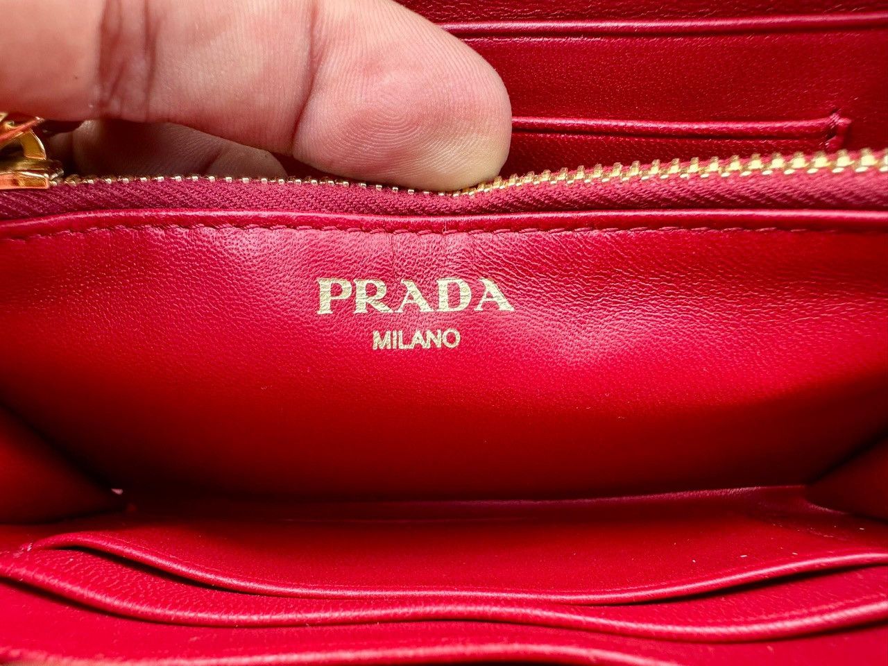 Prada Portagfolio Lampo Gaufre Nappa Leather In Rosso Round Zipper Size ONE SIZE - 8 Thumbnail