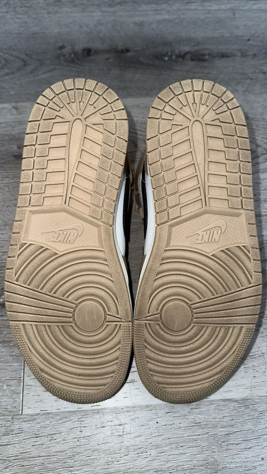 Jordan Brand Air Jordan 1 Mid Desert Size US 7 / IT 37 - 7 Thumbnail