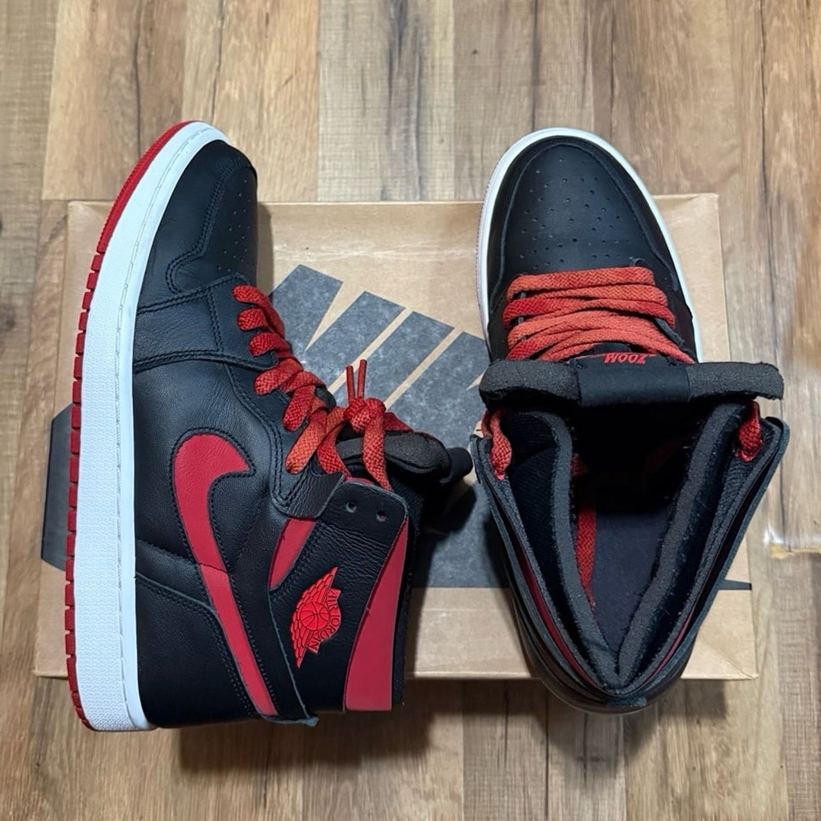Nike Jordan 1 Zoom CMFT Black University Red Bred Size US 9.5 / EU 42-43 - 2 Thumbnail