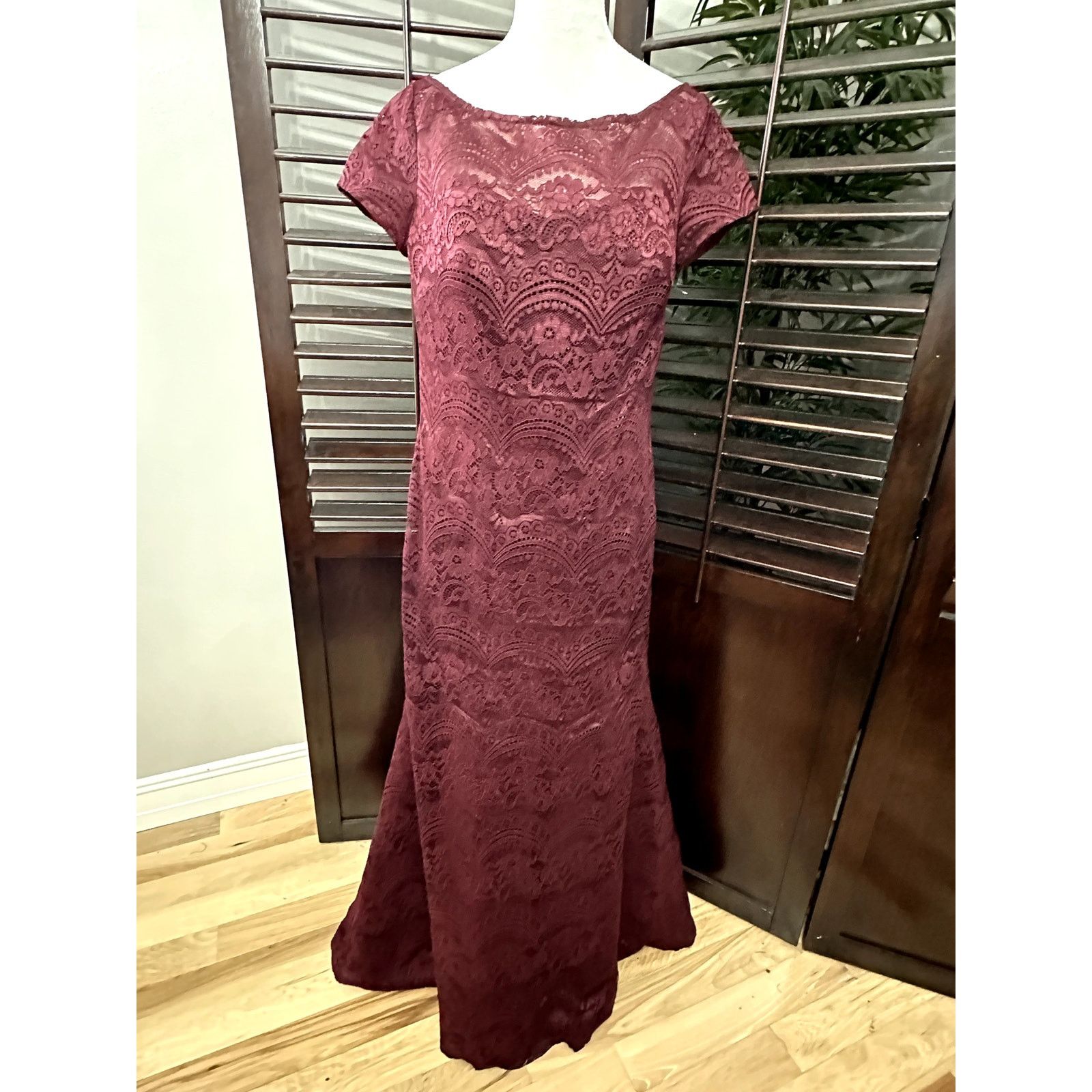 Other La Femme Women's Burgundy Short Sleeve Lace Maxi Dress 12 Size XL / US 12-14 / IT 48-50 - 2 Thumbnail