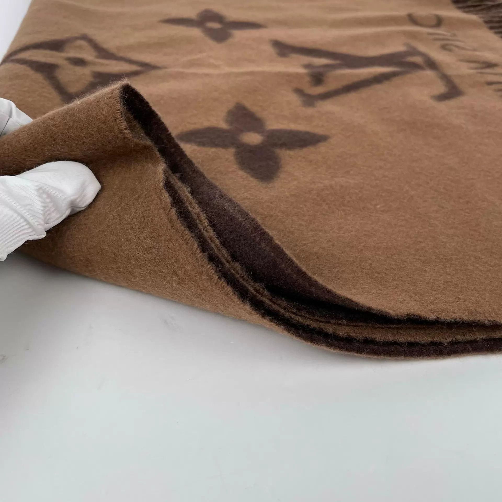 Louis Vuitton LV Cashmere Scarf 170x45cm Colorblock 260402VZZWS18 Size ONE SIZE - 9 Thumbnail