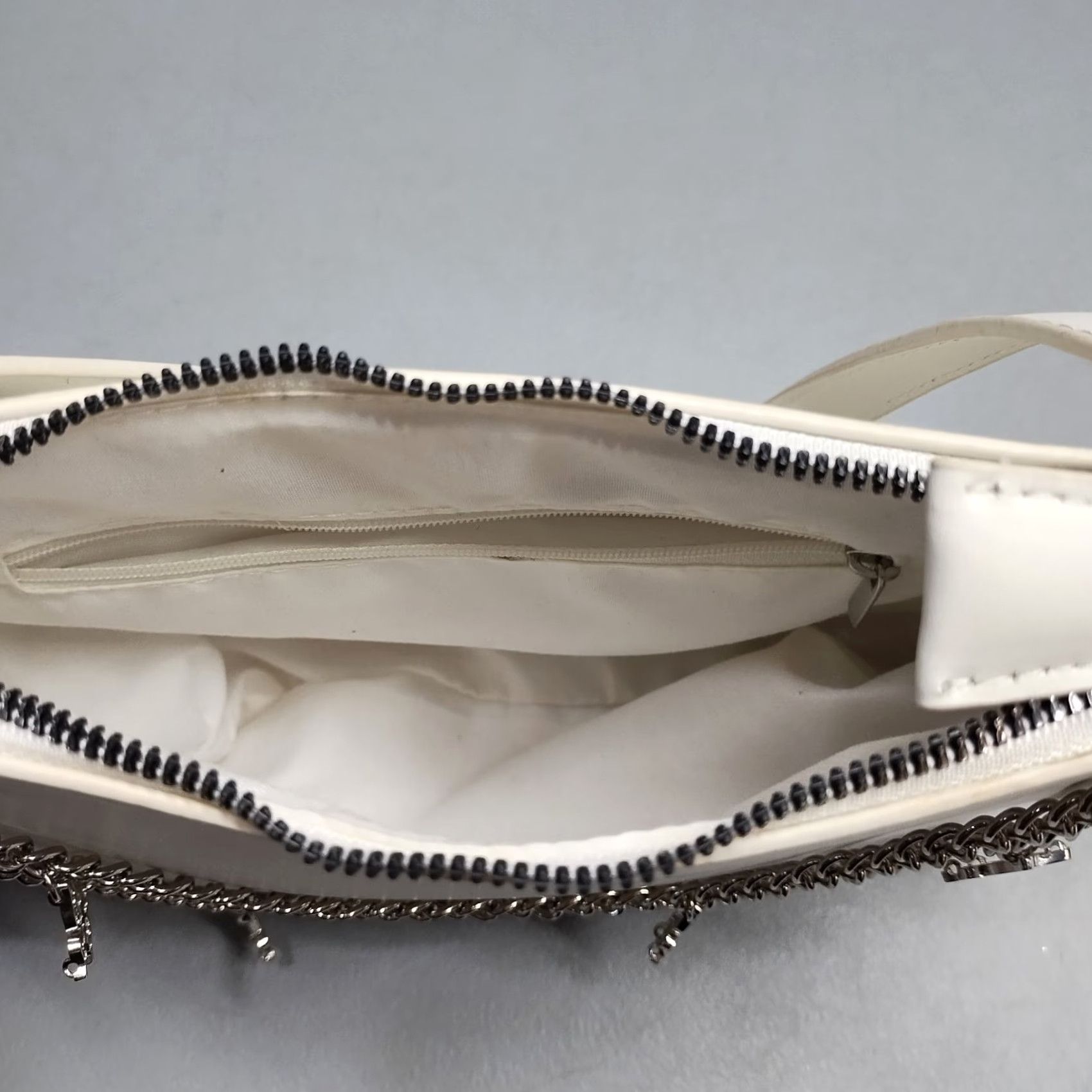 Vintage Womens Shoulder Bag White Leather Butterfly Chain Zip Closure Travel Handbag Size ONE SIZE - 6 Thumbnail