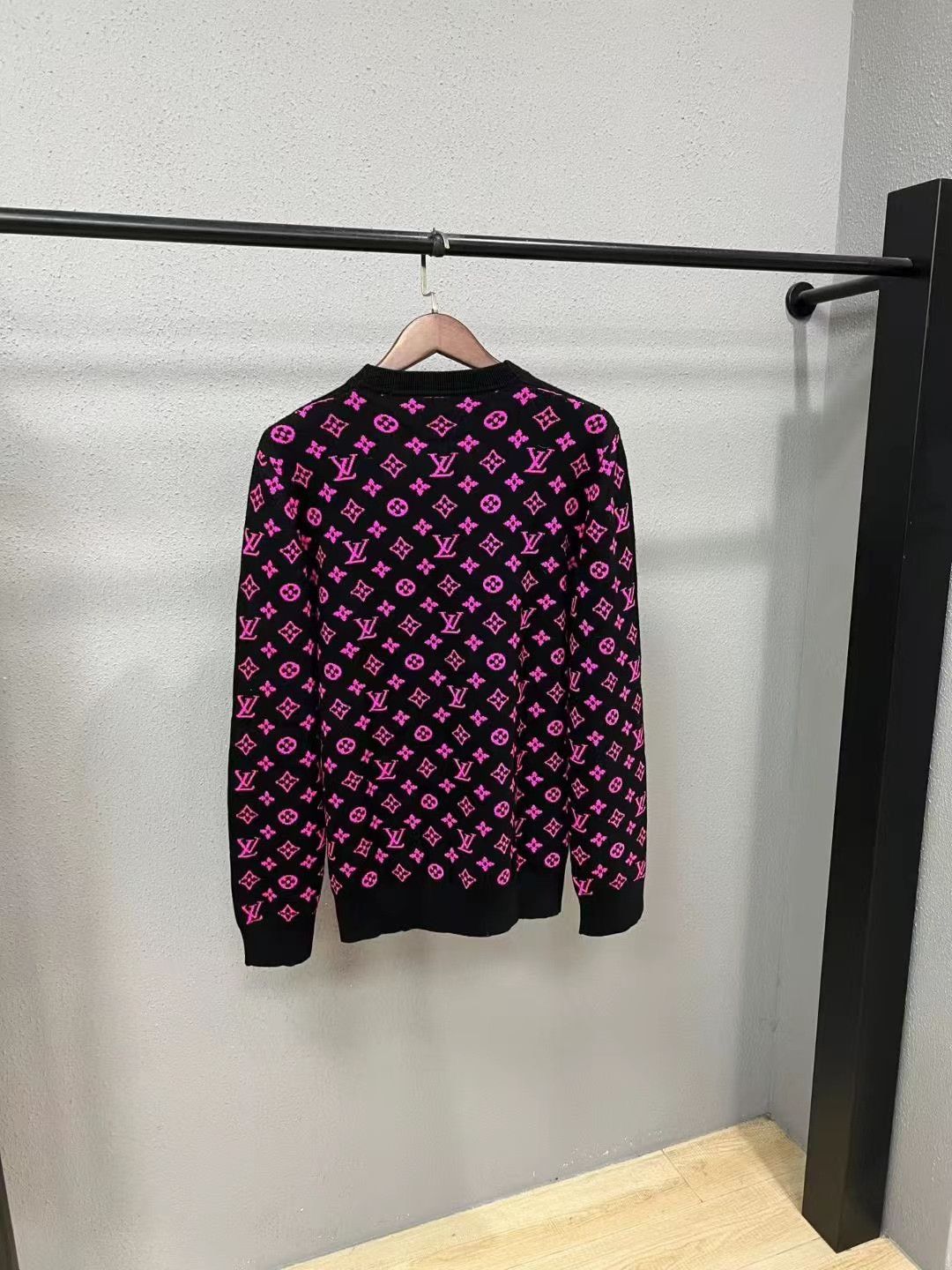 Louis Vuitton LV Pink Back All-over Print Cashmere Sweater Size XL / US 12-14 / IT 48-50 - 1 Thumbnail