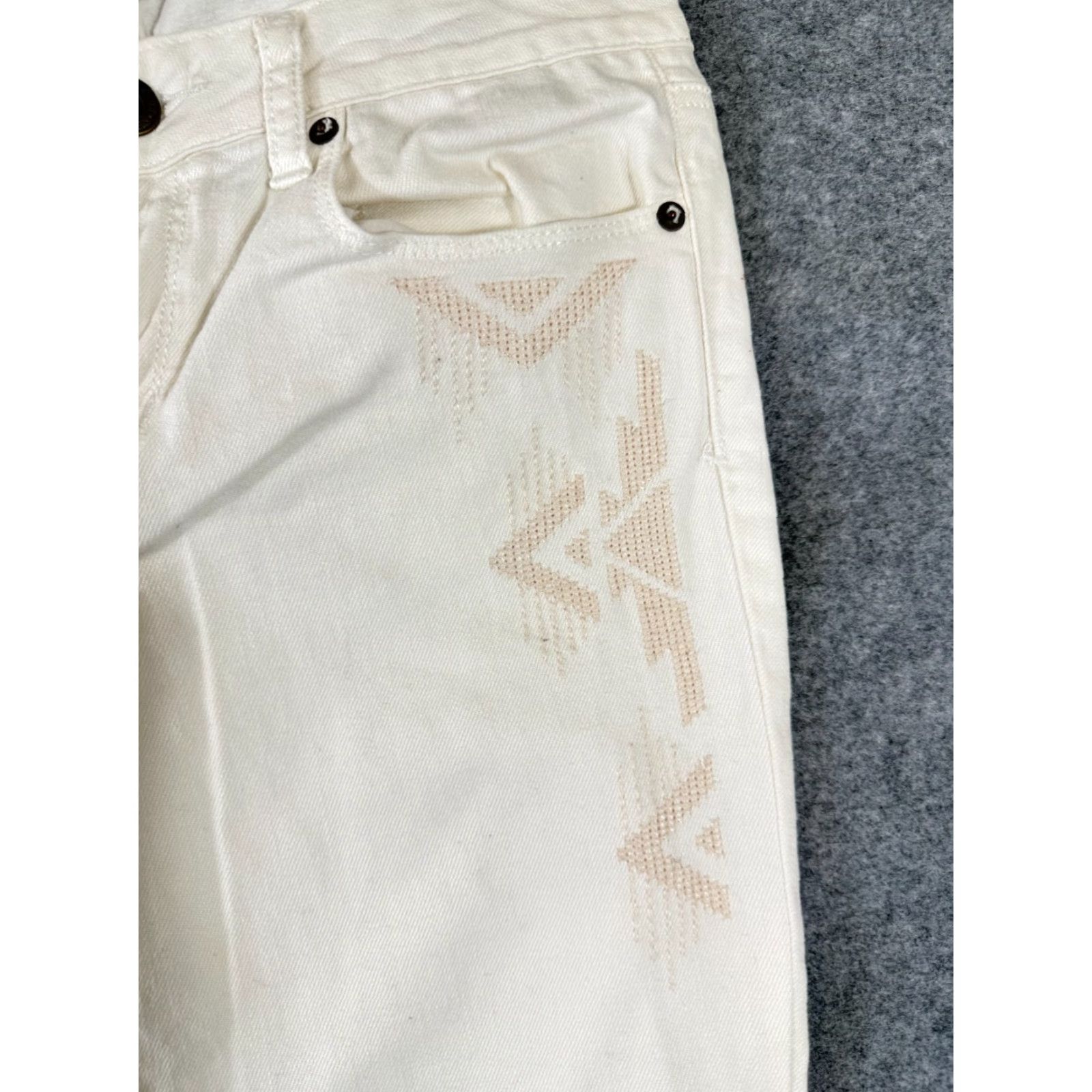 American Eagle Outfitters American Eagle Outfitters Jeans Womens 8 White Denim Aztec Embroidered Stretch Skinny Pants Shirt? Size 30" / US 8 / IT 44 - 6 Thumbnail