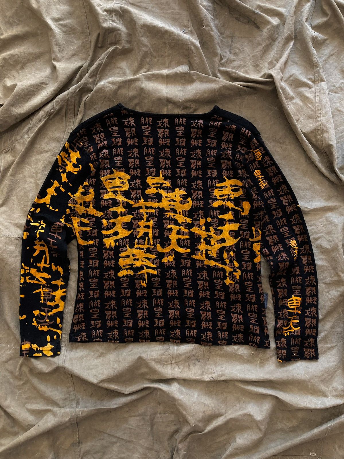 Moschino Moschino Cropped Top with Chinese Characters Horse Size M / US 6-8 / IT 42-44 - 1 Thumbnail
