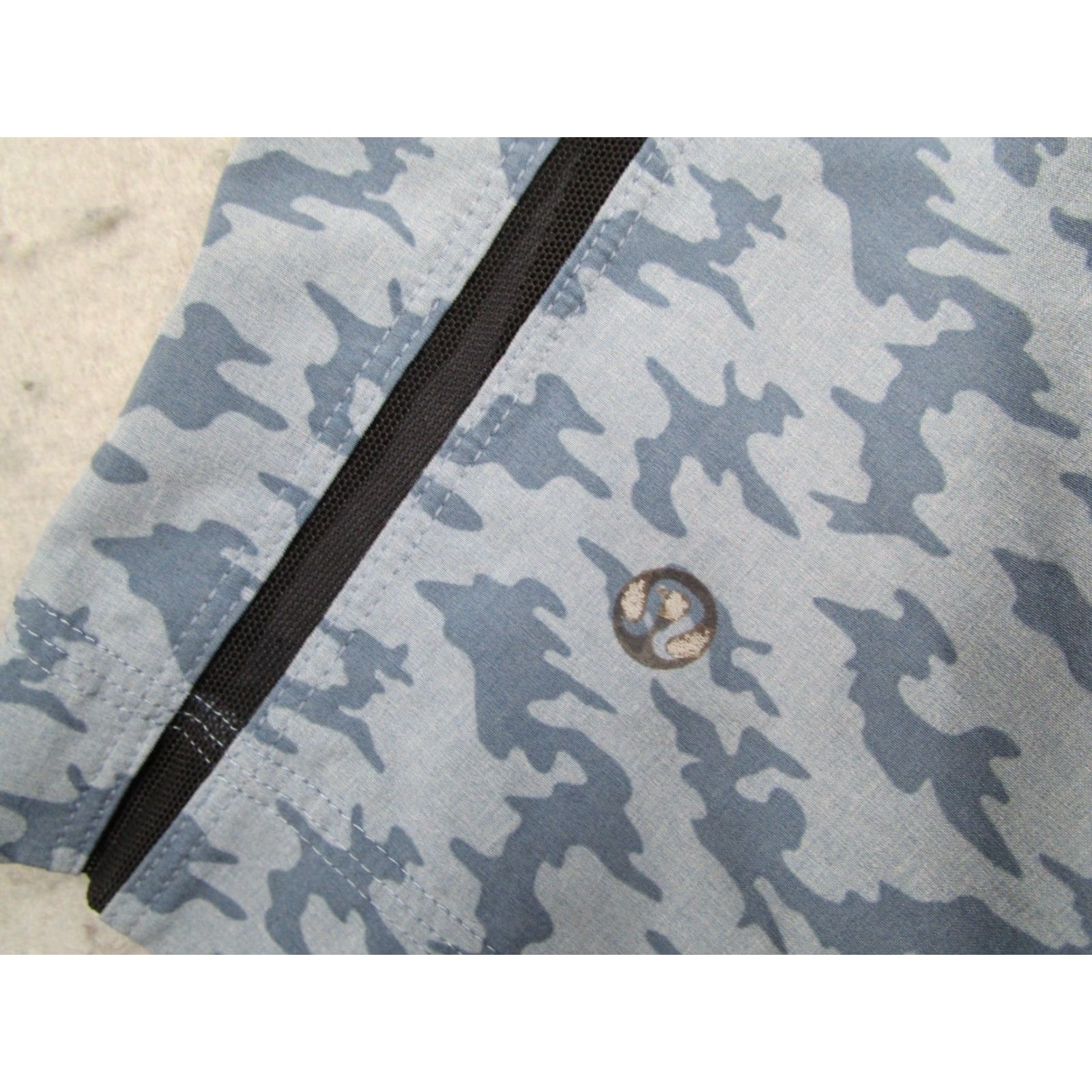 Lululemon Lululemon Shorts Mens Medium Blue Camo Linerless 10" Casual Beach Yoga Stretch Size US 31 - 4 Thumbnail