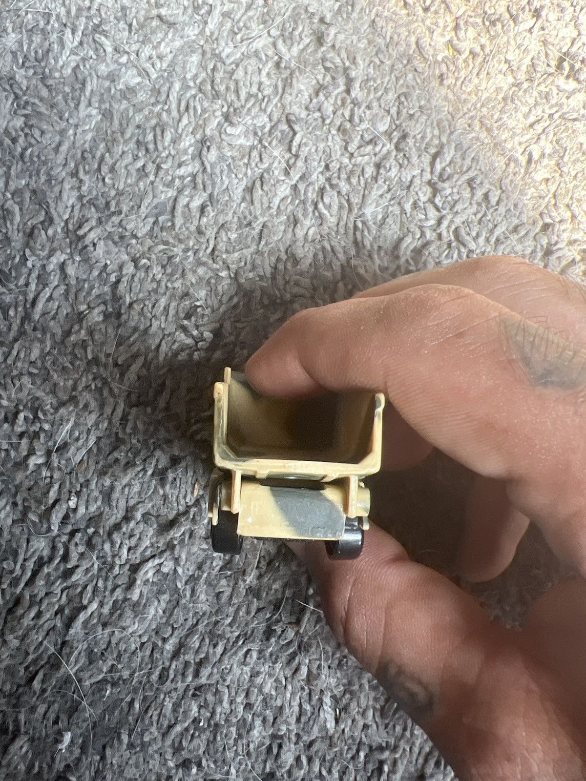 Hypebeast Maisto Sand Camouflage Dump Truck Size ONE SIZE - 6 Thumbnail