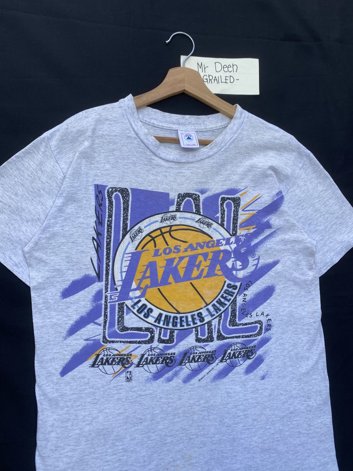 NBA Rare Vintage 90s L.A Lakers NBA Magic Johnson Tshirt Size US L / EU 52-54 / 3 - 6 Thumbnail