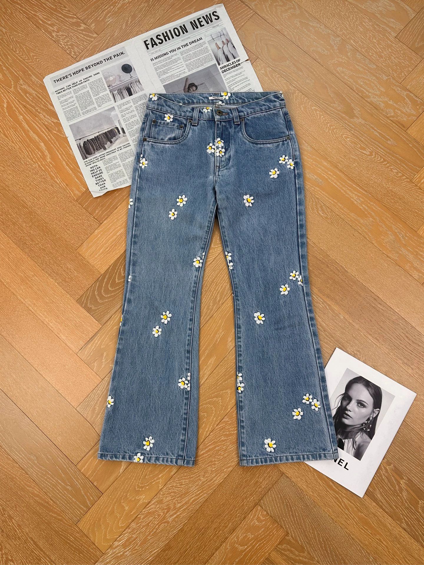 Miu Miu MIU MIU heavily embroidered daisy blue women's jeans Size 42" / US 20 - 2 Thumbnail