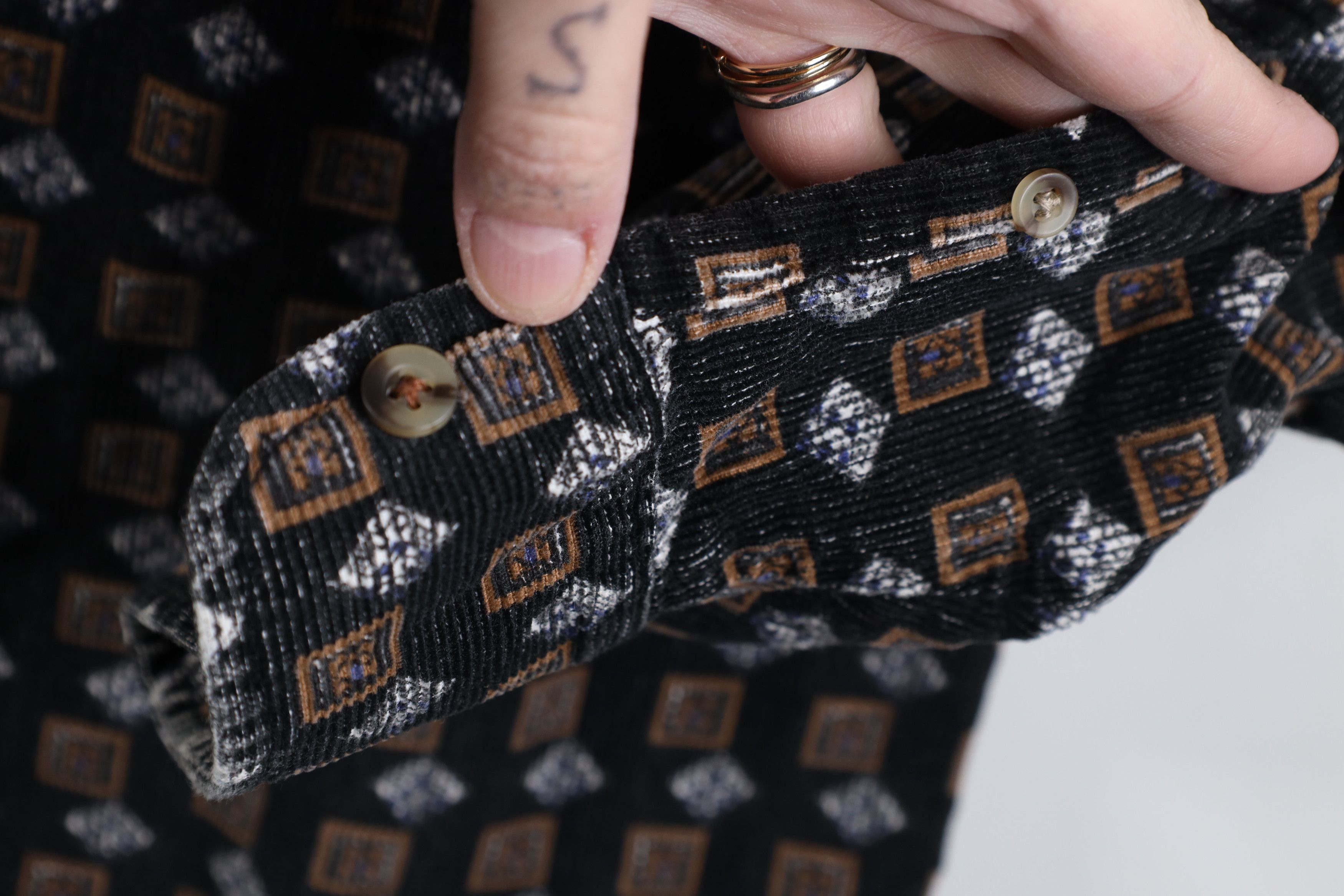 Vintage Vintage 90s Streetwear Diamond Corduroy Button Down Shirt Size US M / EU 48-50 / 2 - 4 Thumbnail