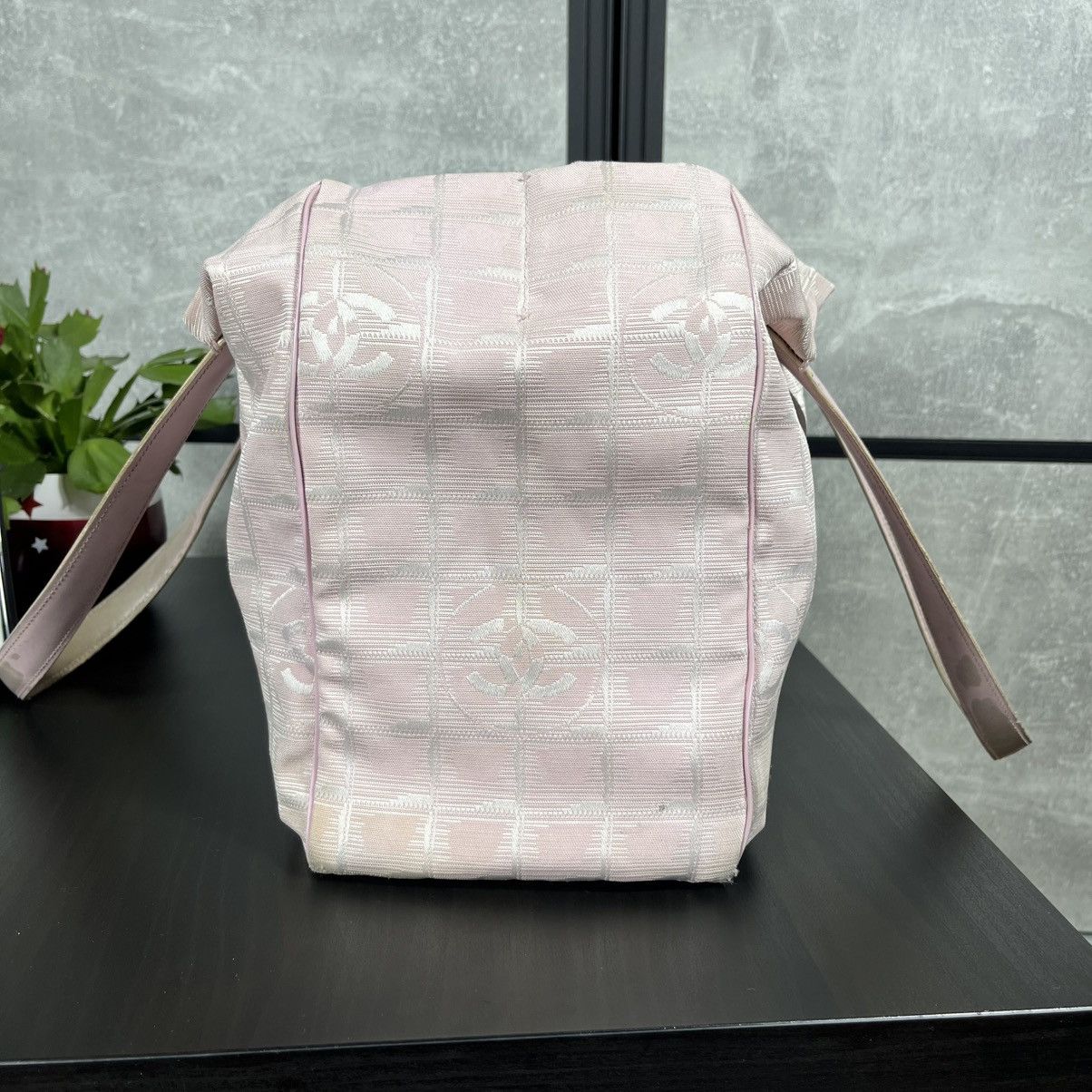 Chanel CHANEL ALIGNE PINK TRAVEL LINE NYLON TOTE BAG HAND BAG RARE Size ONE SIZE - 11 Thumbnail