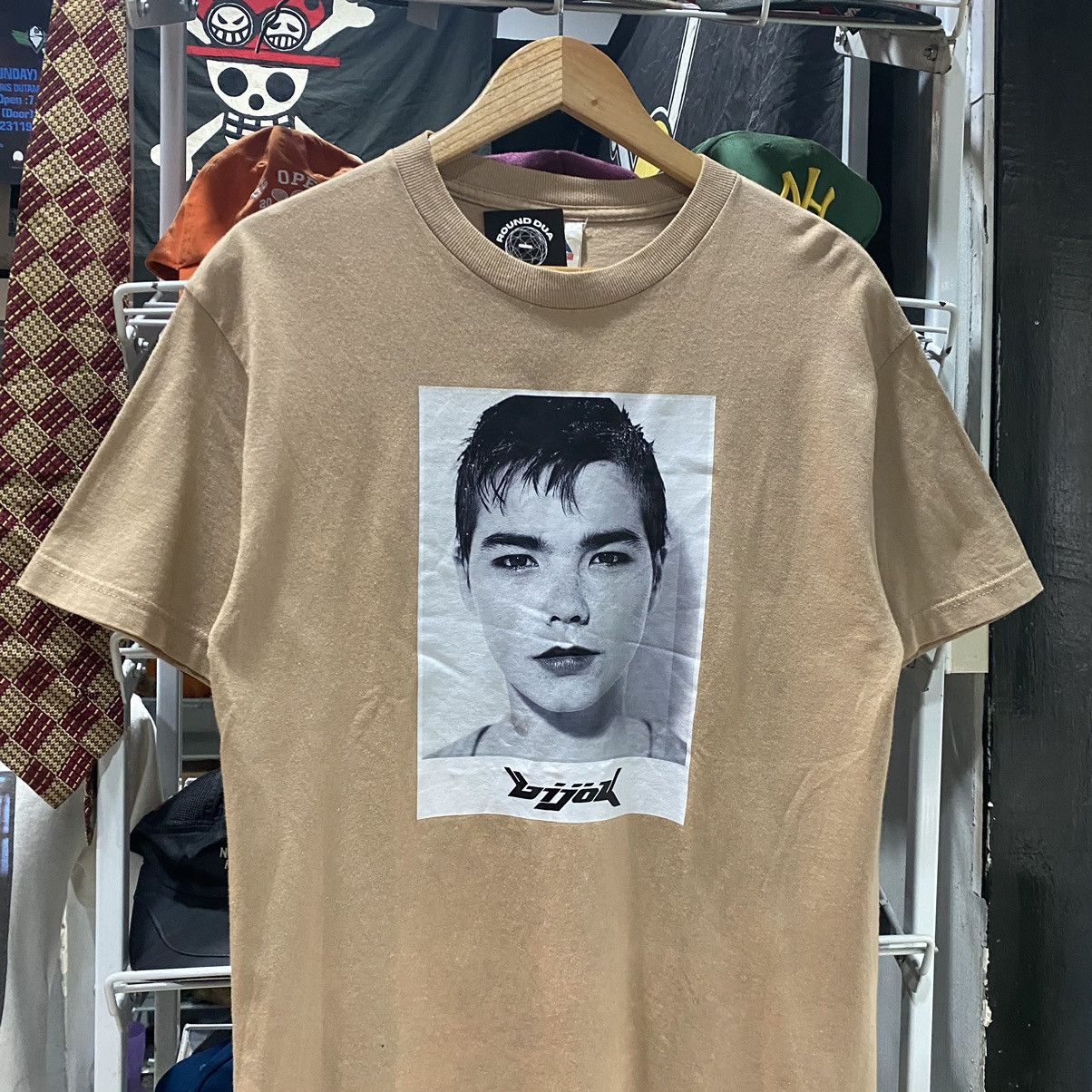 Band Tees × Rap Tees Vtg Bjork Y2K Tees / Titanic Aphex Twin VintageNirvana Tupac Size US M / EU 48-50 / 2 - 3 Thumbnail