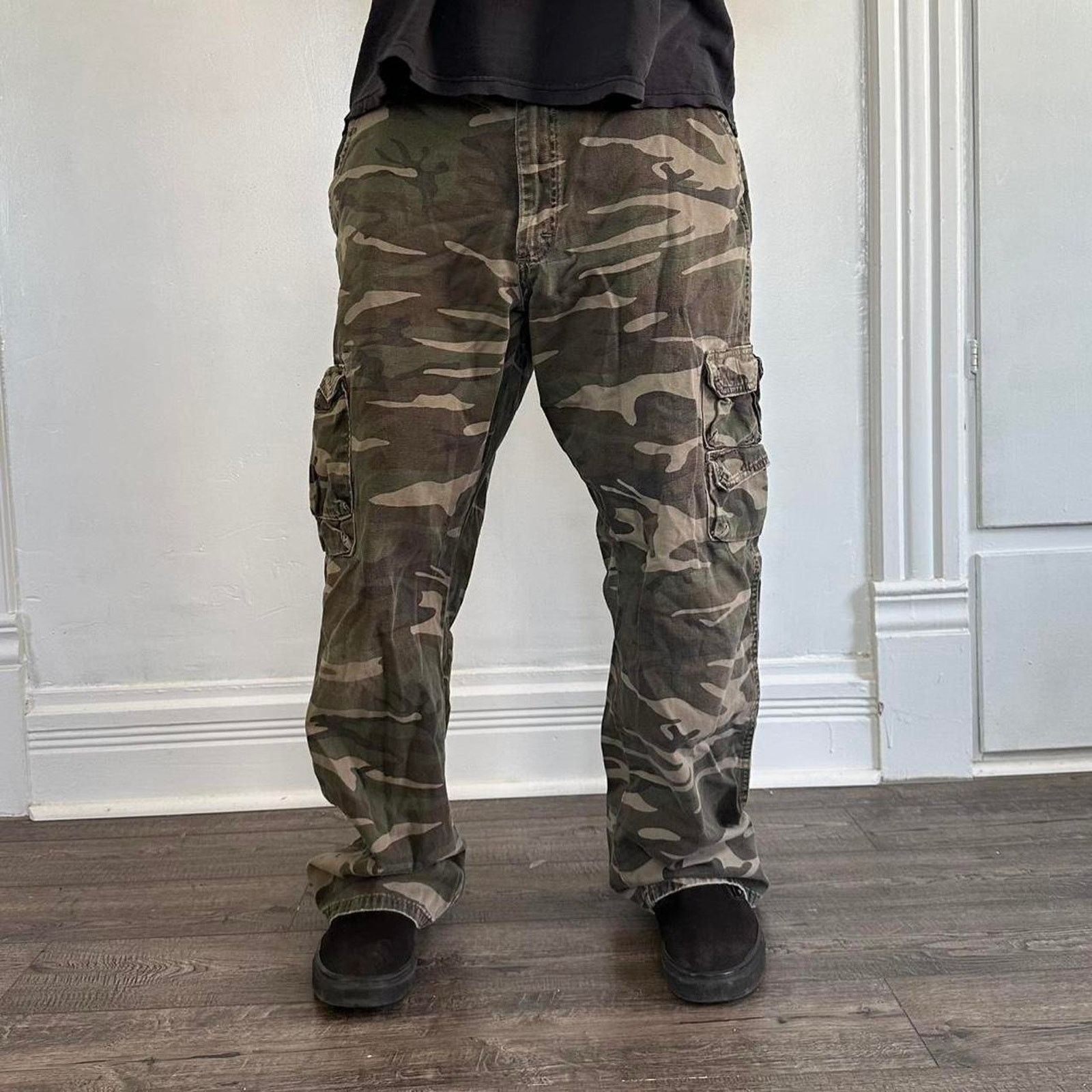Vintage Vintage 00s Baggy Woodland Camo Wrangler Faded Cargo Pants Size US 36 / EU 52 - 1 Thumbnail