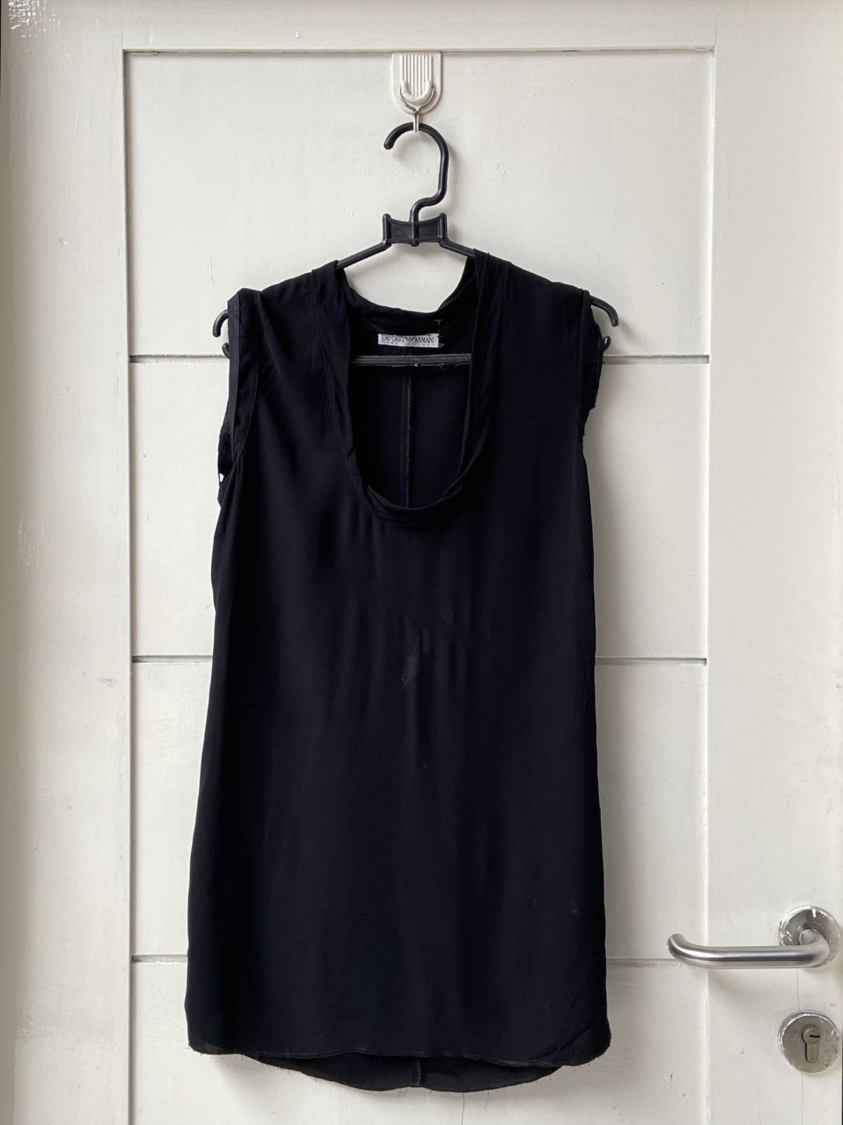 Emporio Armani EMPORIO ARMANI Black Sleeveless Size US XS / EU 42 / 0 - 9 Thumbnail