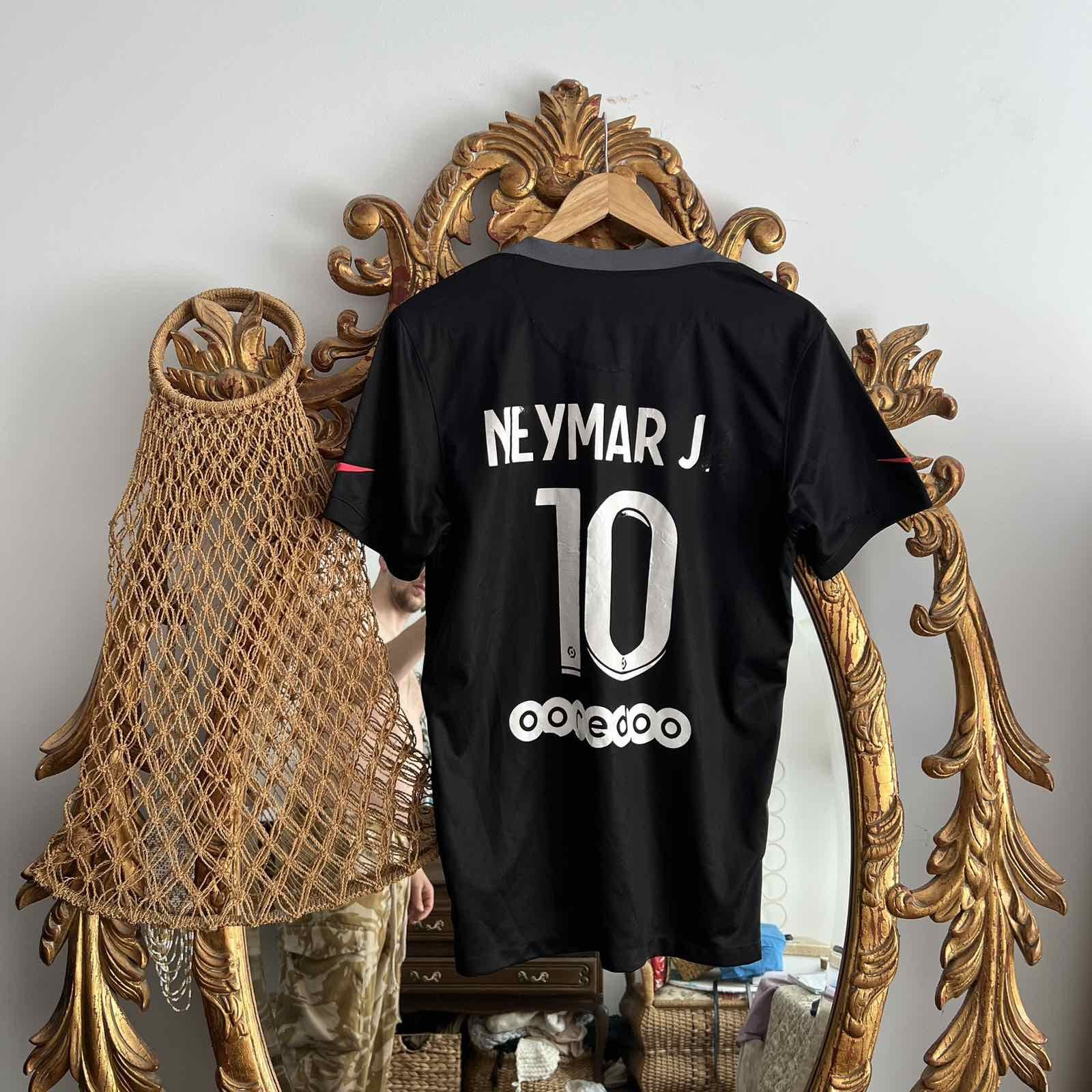 Nike Nike Neymar jr. PSG Soccer jersey Sz L Size US L / EU 52-54 / 3 - 2 Thumbnail