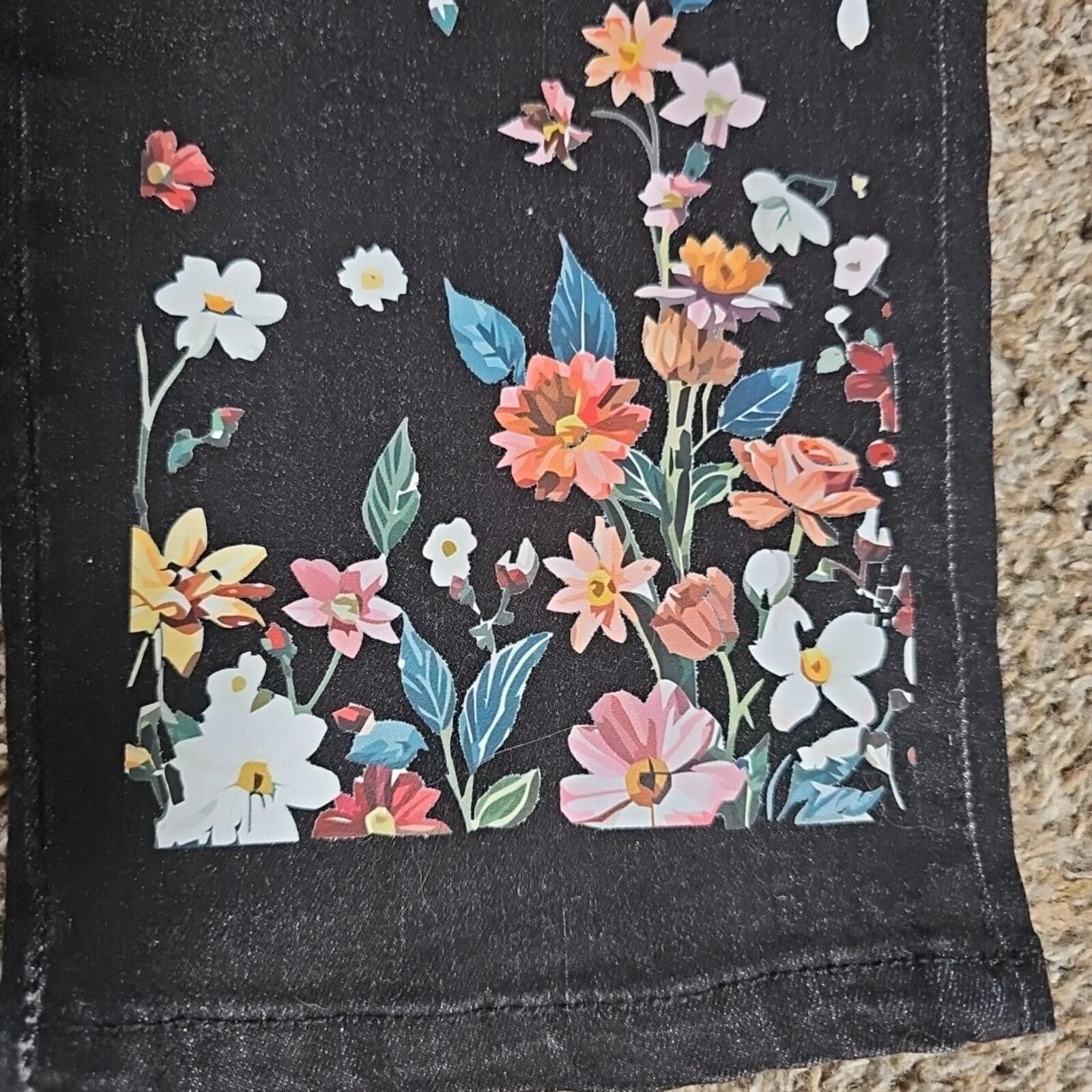 The Unbranded Brand Black Destroyed Floral Jeans SEE MEASUREMENTS Size 30" / US 8 / IT 44 - 2 Thumbnail