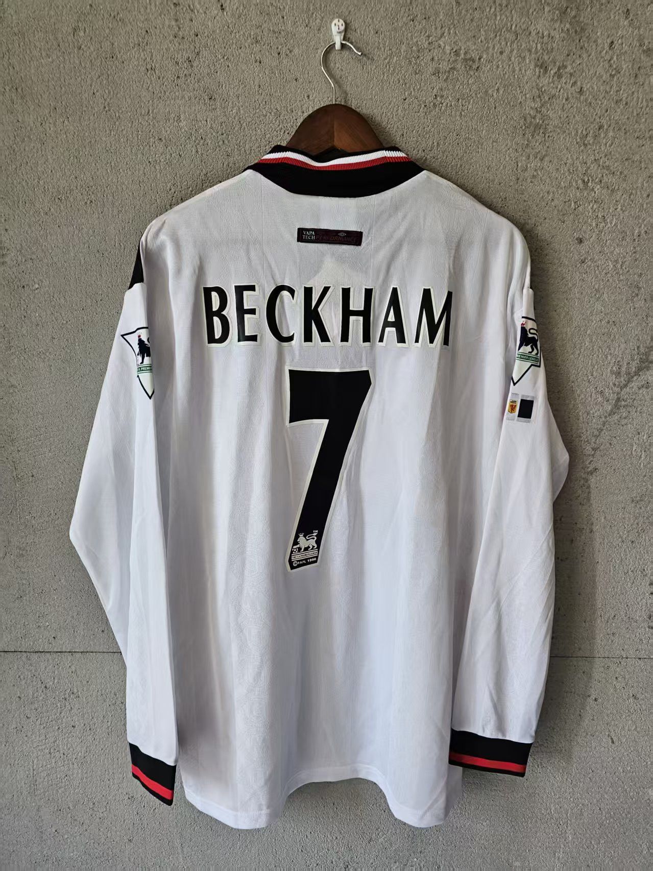 Other 1998 MUFC #7 David Beckham Jersey Away Longsleeve Size US XL / EU 56 / 4 - 1 Thumbnail