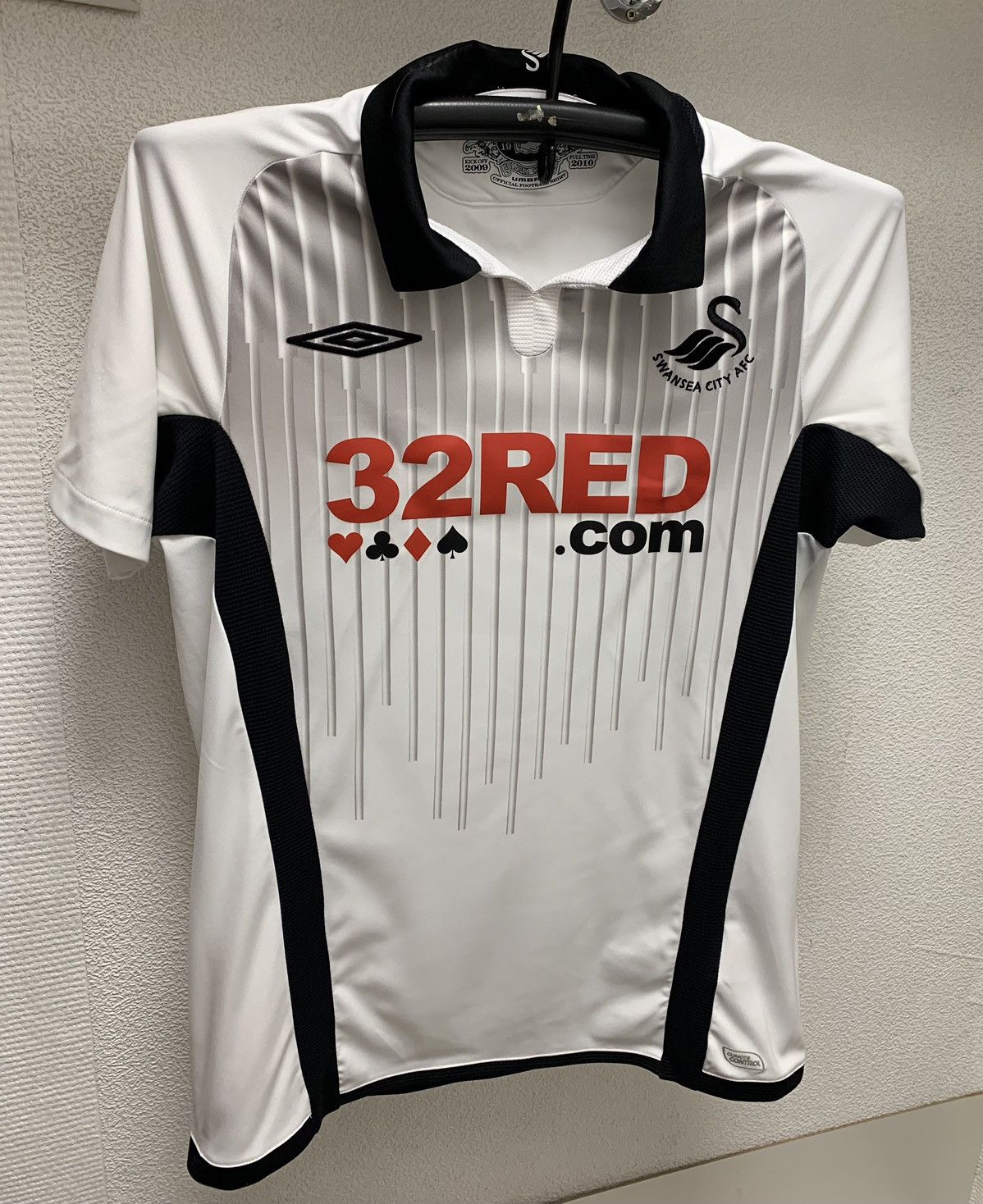 Umbro Swansea city umbro vintage soccer jersey M 32Red 2009/10 Size US M / EU 48-50 / 2 - 1 Thumbnail