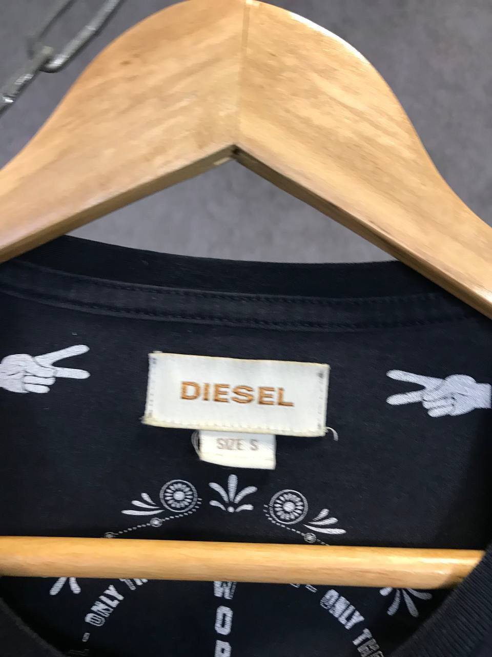 Designer Diesel Peace big center logo tee Size US S / EU 44-46 / 1 - 5 Thumbnail