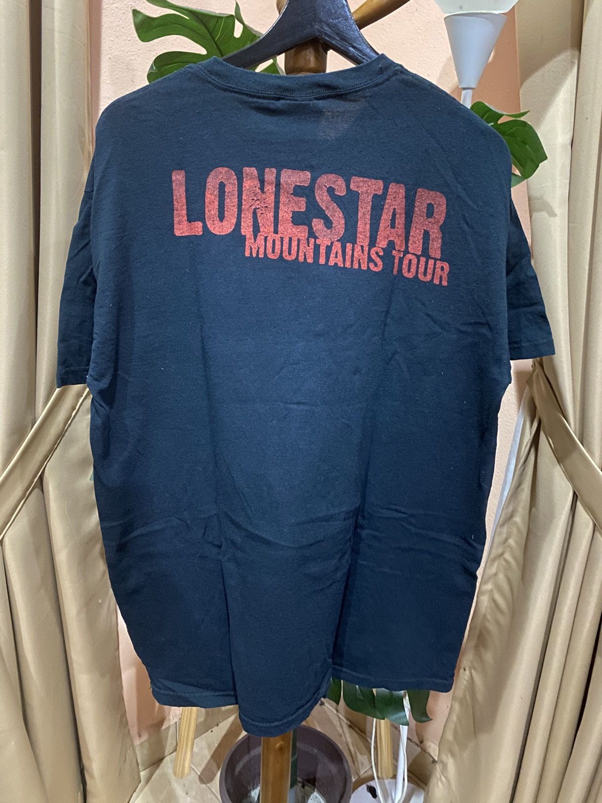 Band Tees LONESTAR Mountains Tour Vintage Concert T-Shirt (2000s) Size US L / EU 52-54 / 3 - 5 Thumbnail