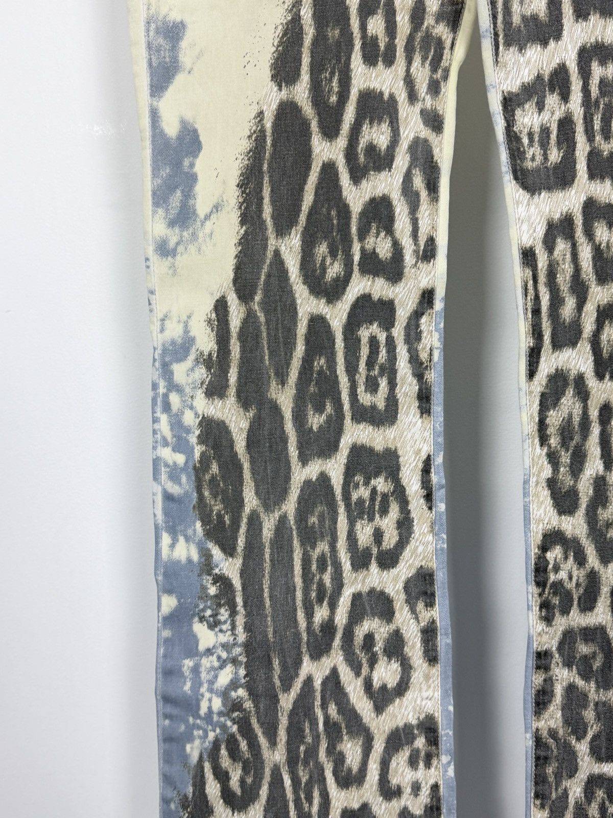 Roberto Cavalli Roberto Cavalli 2000’s Flared Leopard Explosion Denim Jeans Size 29" - 6 Thumbnail