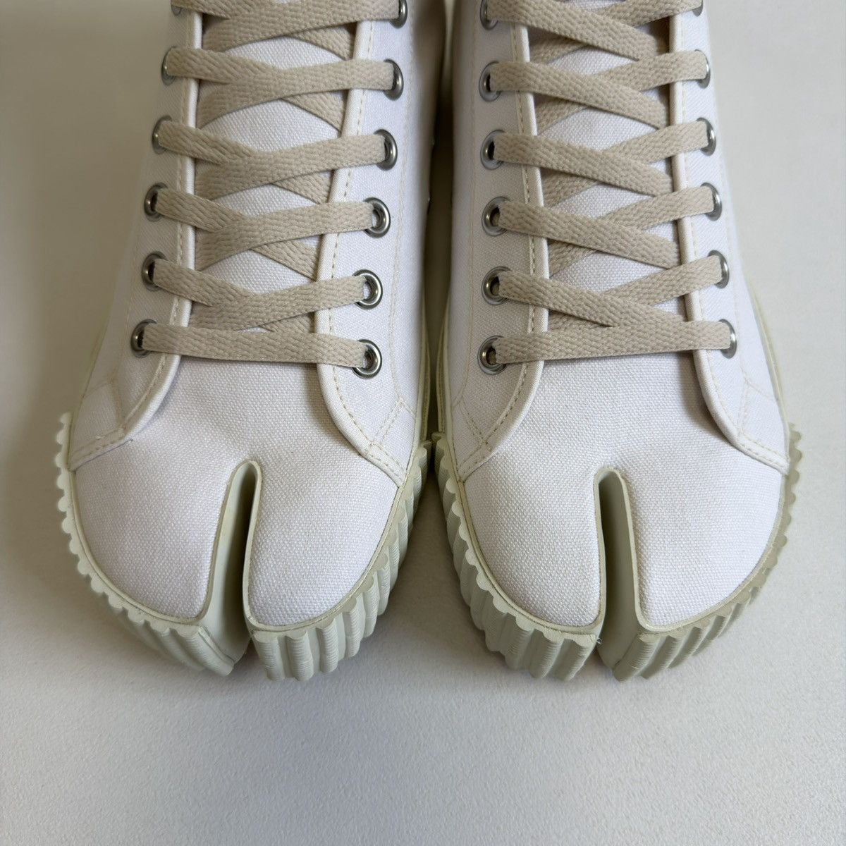 Maison Margiela White Canvas High Top Tabi Sneakers Size US 9 / EU 42 - 8 Thumbnail