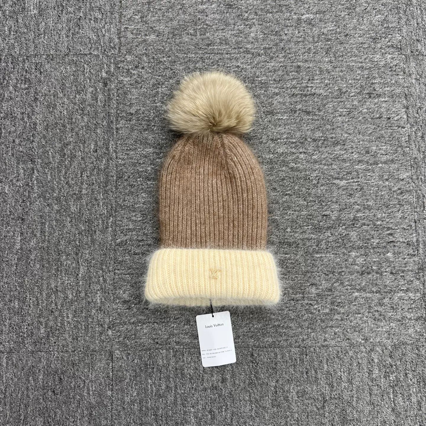 Louis Vuitton Louis Vuitton LV Logo Cashmere Beanie Size ONE SIZE - 1 Thumbnail