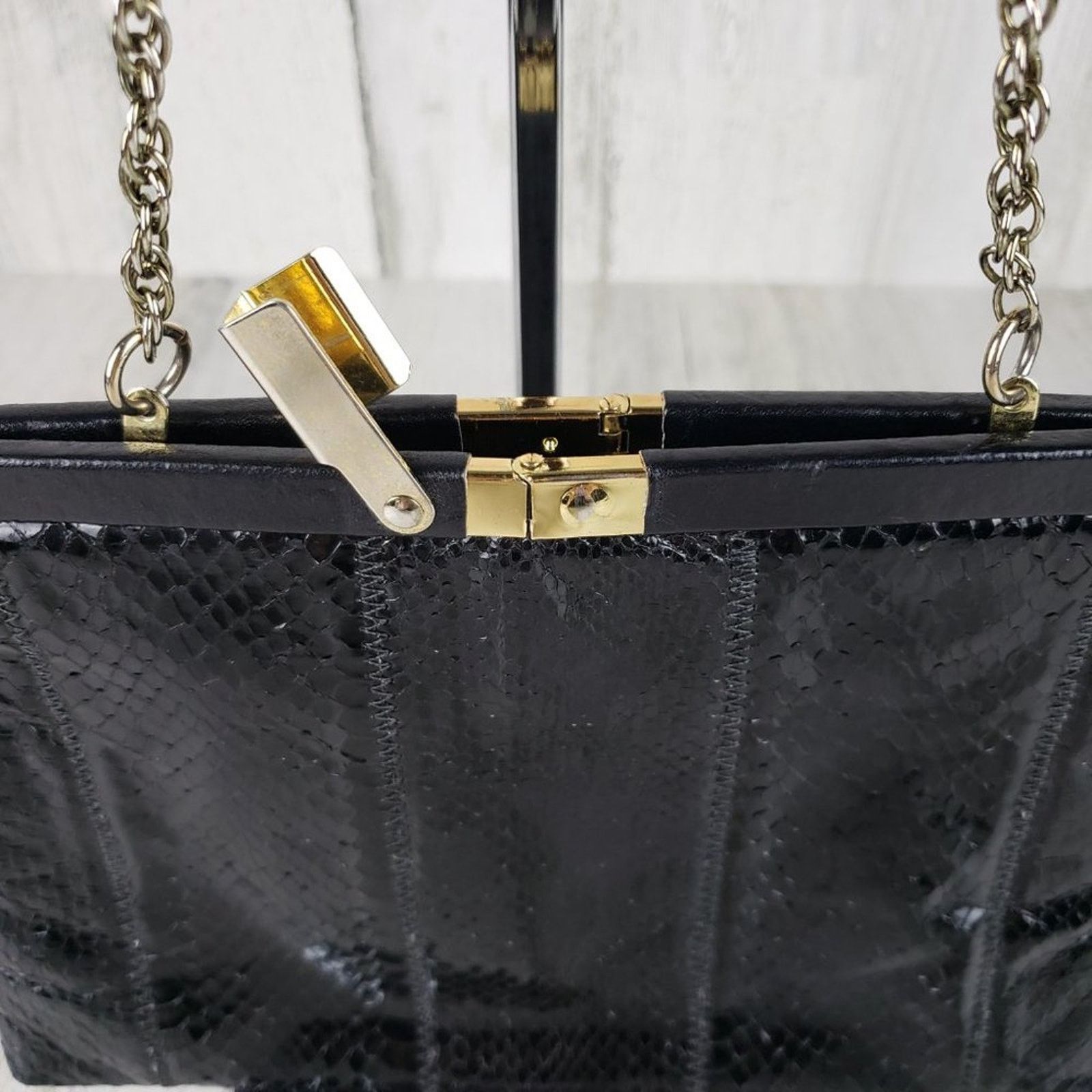 Other Palizzio Shiny Black Gold Chain Snakeskin Textured Shoulder Size ONE SIZE - 5 Thumbnail