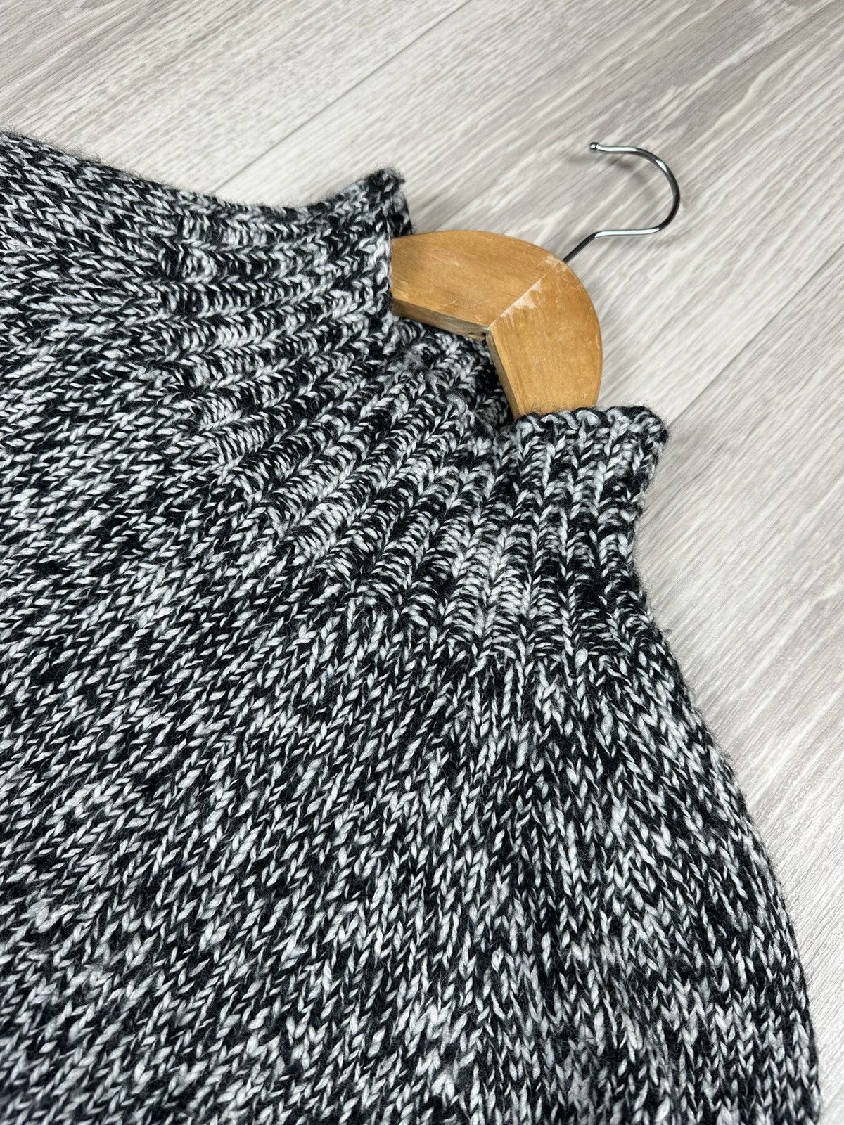 Hugo Boss × Vintage Vintage Hugo Boss Wool Sweater Large Knit Size S Size US S / EU 44-46 / 1 - 5 Thumbnail