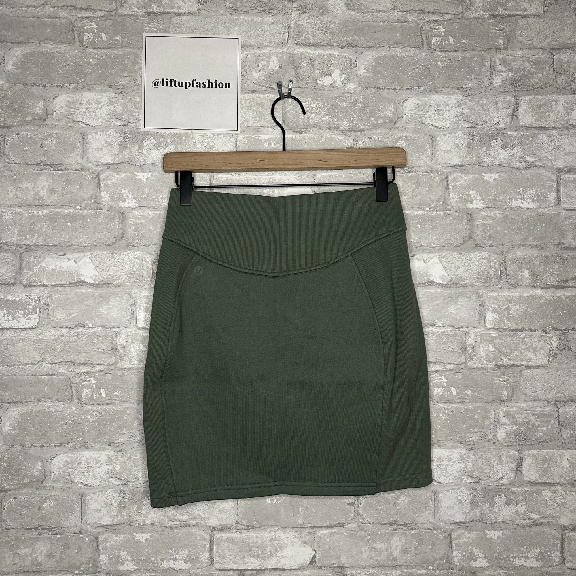 Lululemon Lululemon Scuba High Rise Mini Skirt NWT Size Small (GREU) Size 28" / US 6 / IT 42 - 2 Thumbnail