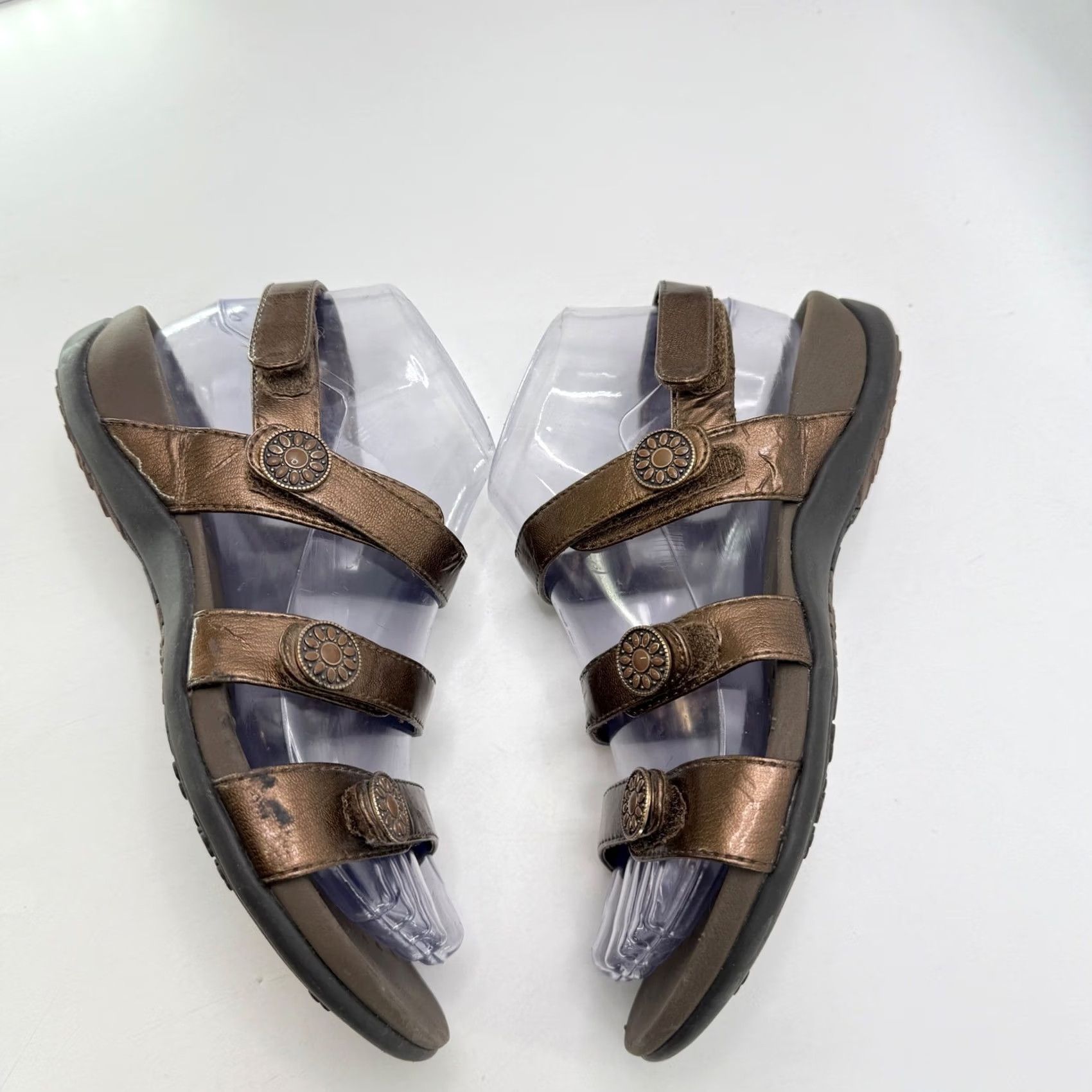 Vionic Vionic Sandals Strappy Bronze Metallic Leather Adjustable Strap Arch Support Cushion Women's 6 Casual Summer Travel Size US 6 / IT 36 - 6 Thumbnail