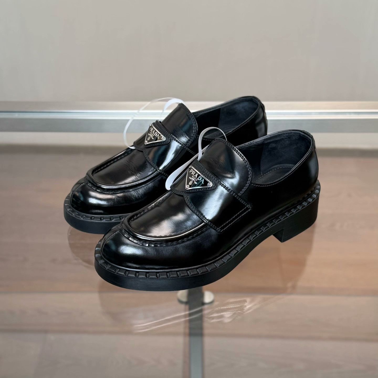 Prada Prada Lowtop Sneakers 36 Women Size US 6 / IT 36 - 1 Thumbnail