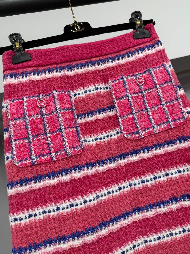 Chanel Chanel 24P pink tweed skirt Size 24" / US 00 / IT 34 - 2 Thumbnail