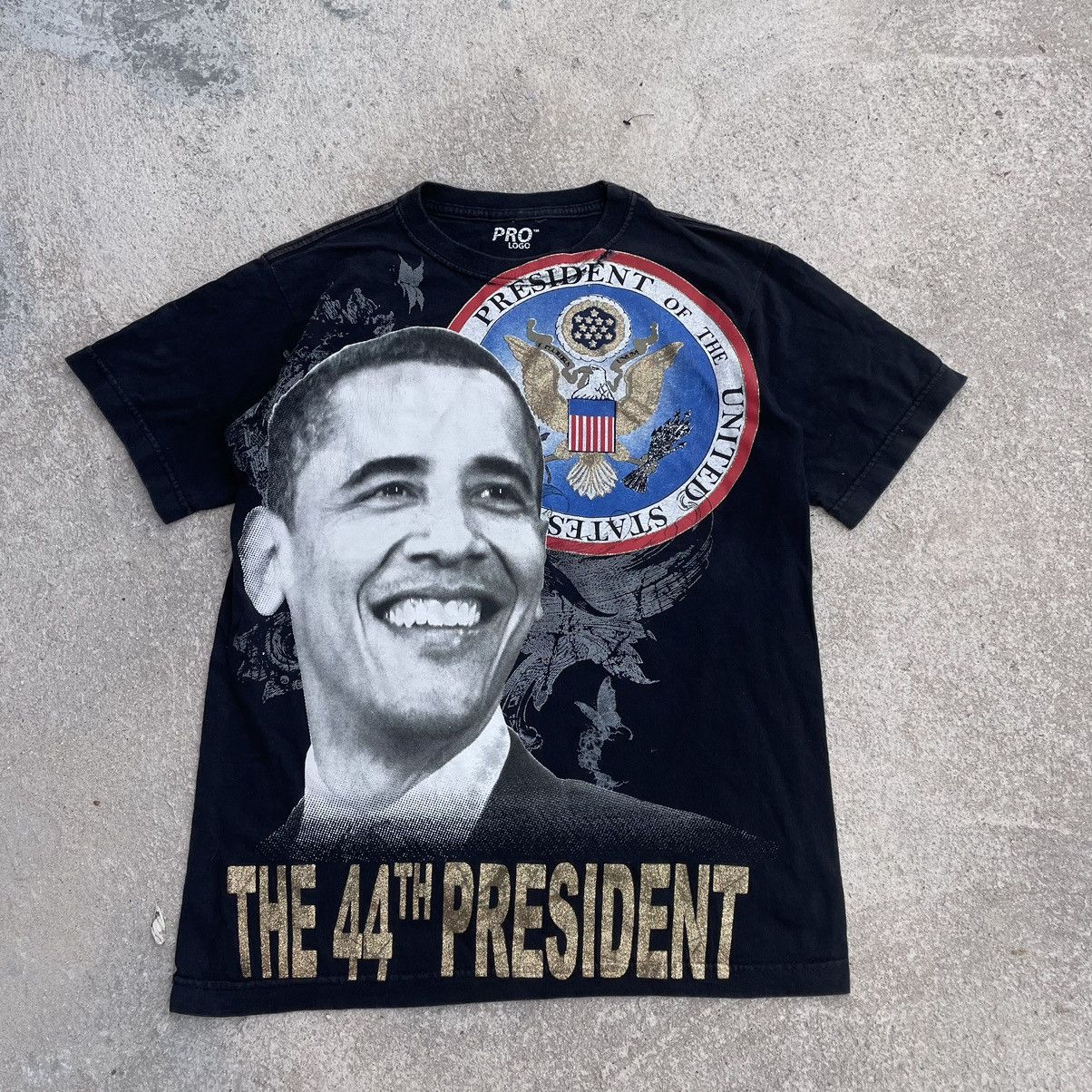 Vintage “BARACK OBAMA” PEESIDENT OVERPRINT TSHIRT Size US M / EU 48-50 / 2 - 4 Thumbnail