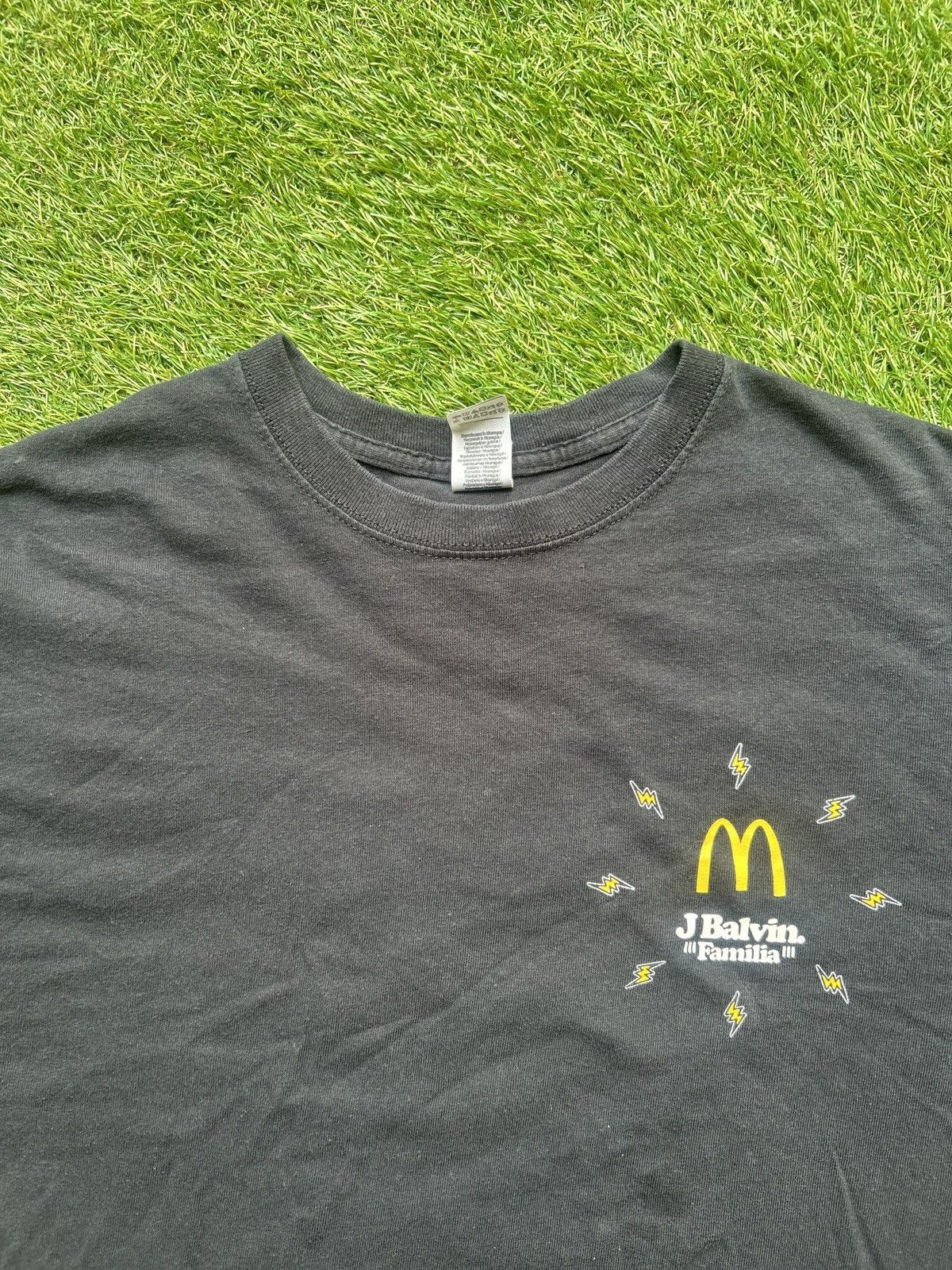 J Balvin J Balvin x McDonald’s “Familia” T-Shirt Size US L / EU 52-54 / 3 - 1 Thumbnail