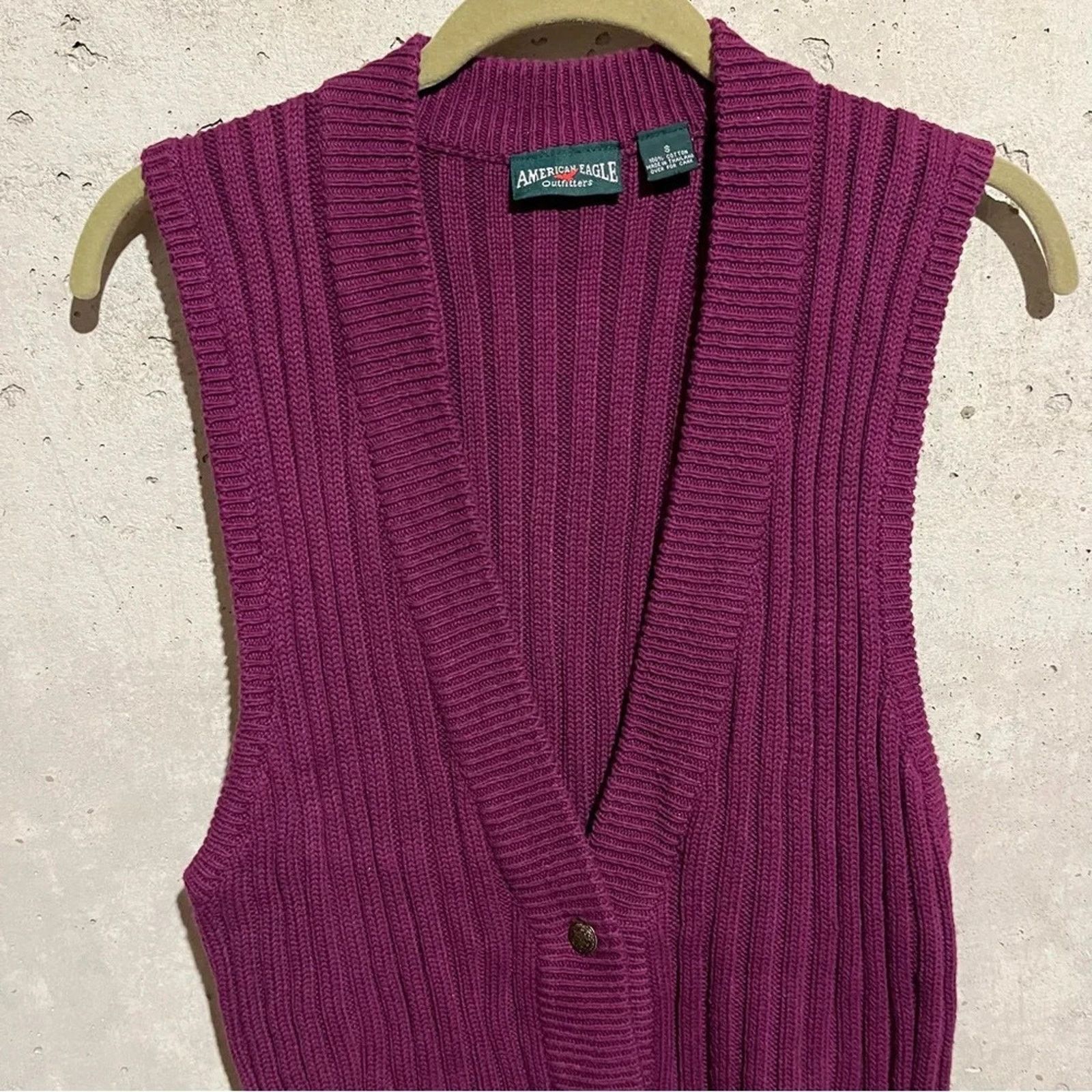 American Eagle Outfitters Y2K Vtg American Eagle Magenta Knit Sweater Vest S Cabincore Size S / US 4 / IT 40 - 2 Thumbnail