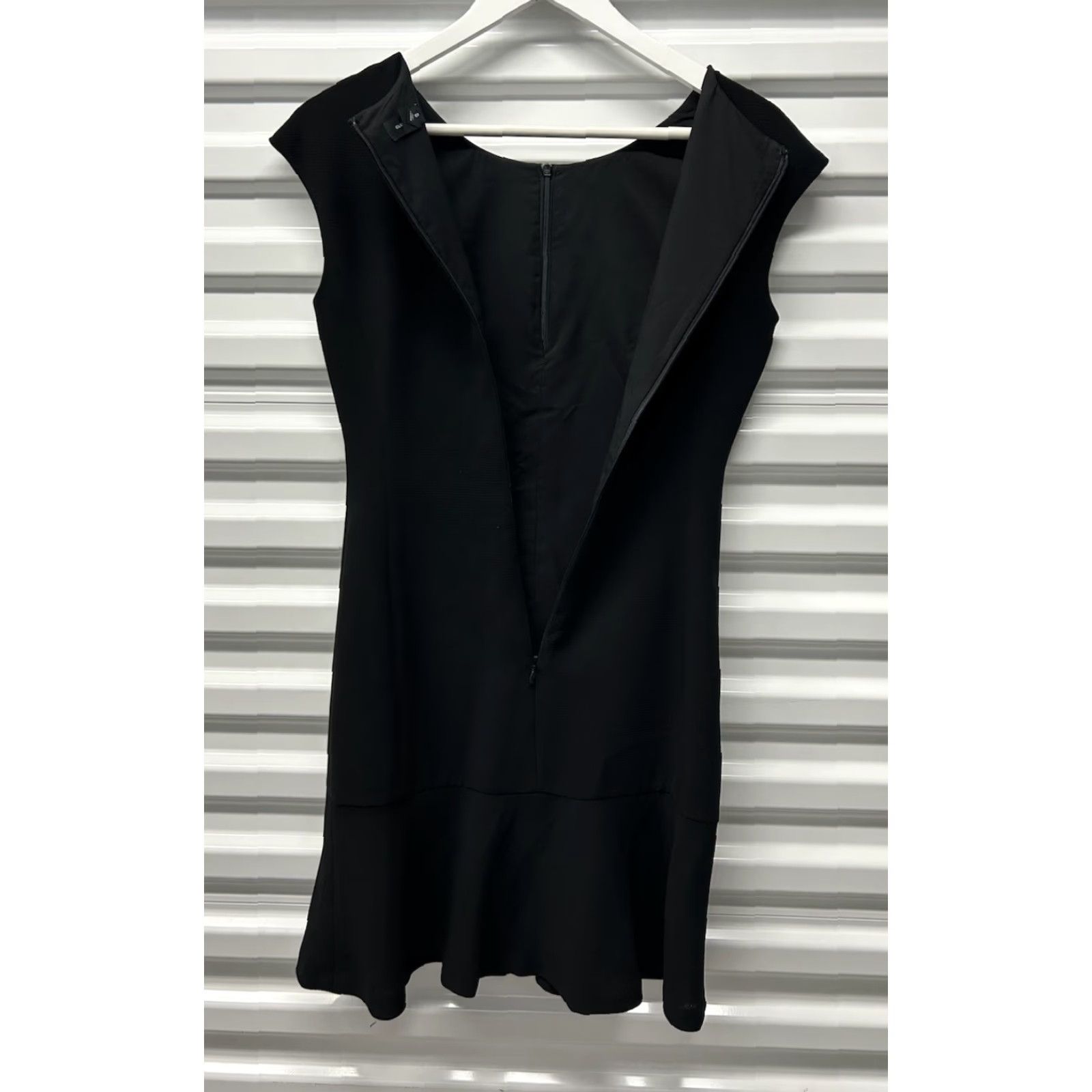 Club Monaco Club Monaco Women’s Iconic Black Front&Rear ZipUp Sheath Midi Dress 00 Size Regular Size XXS / US 00 / IT 34 - 4 Thumbnail