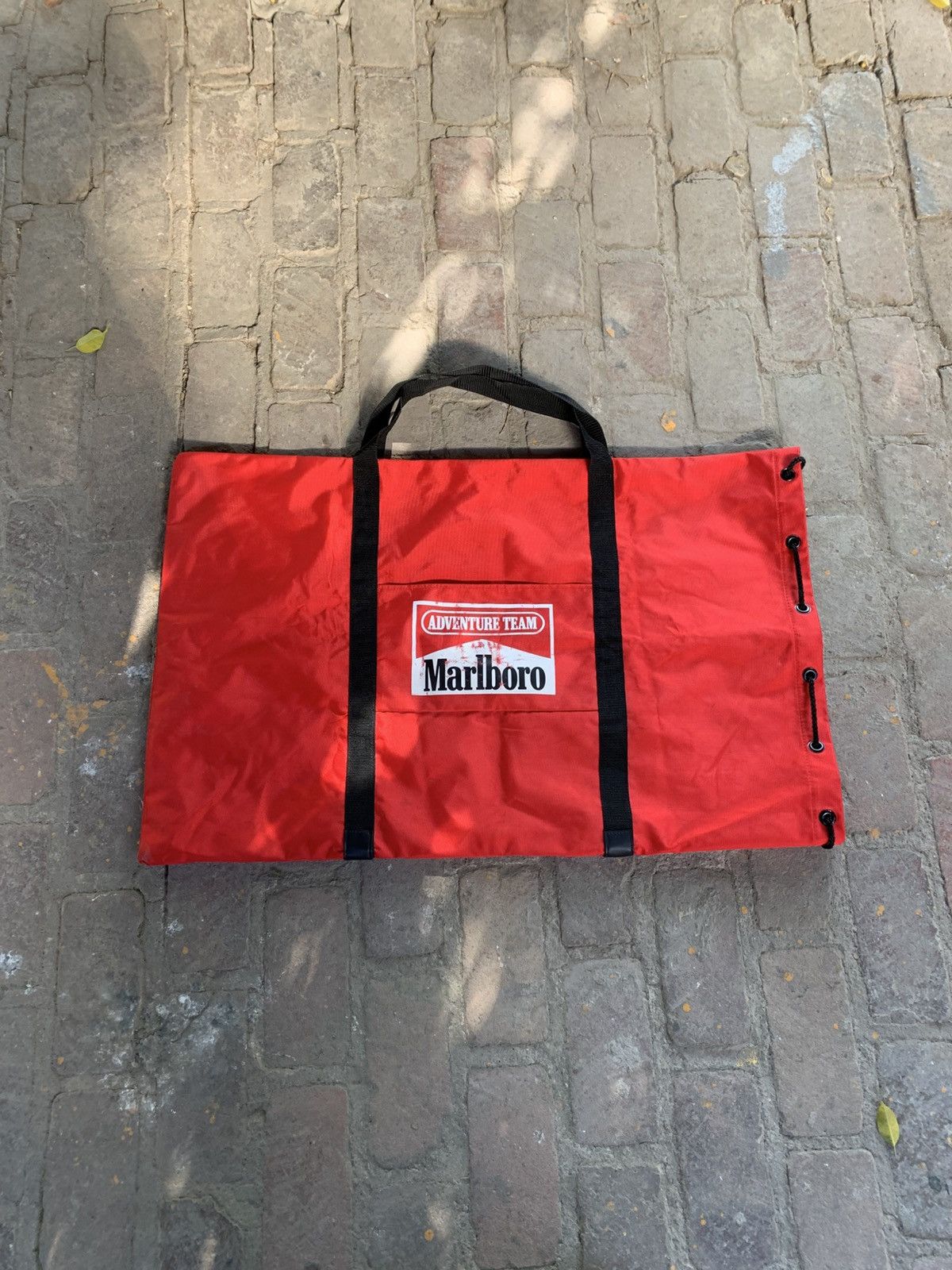 Marlboro × Vintage Marlboro Duffle Bag Size ONE SIZE - 1 Thumbnail