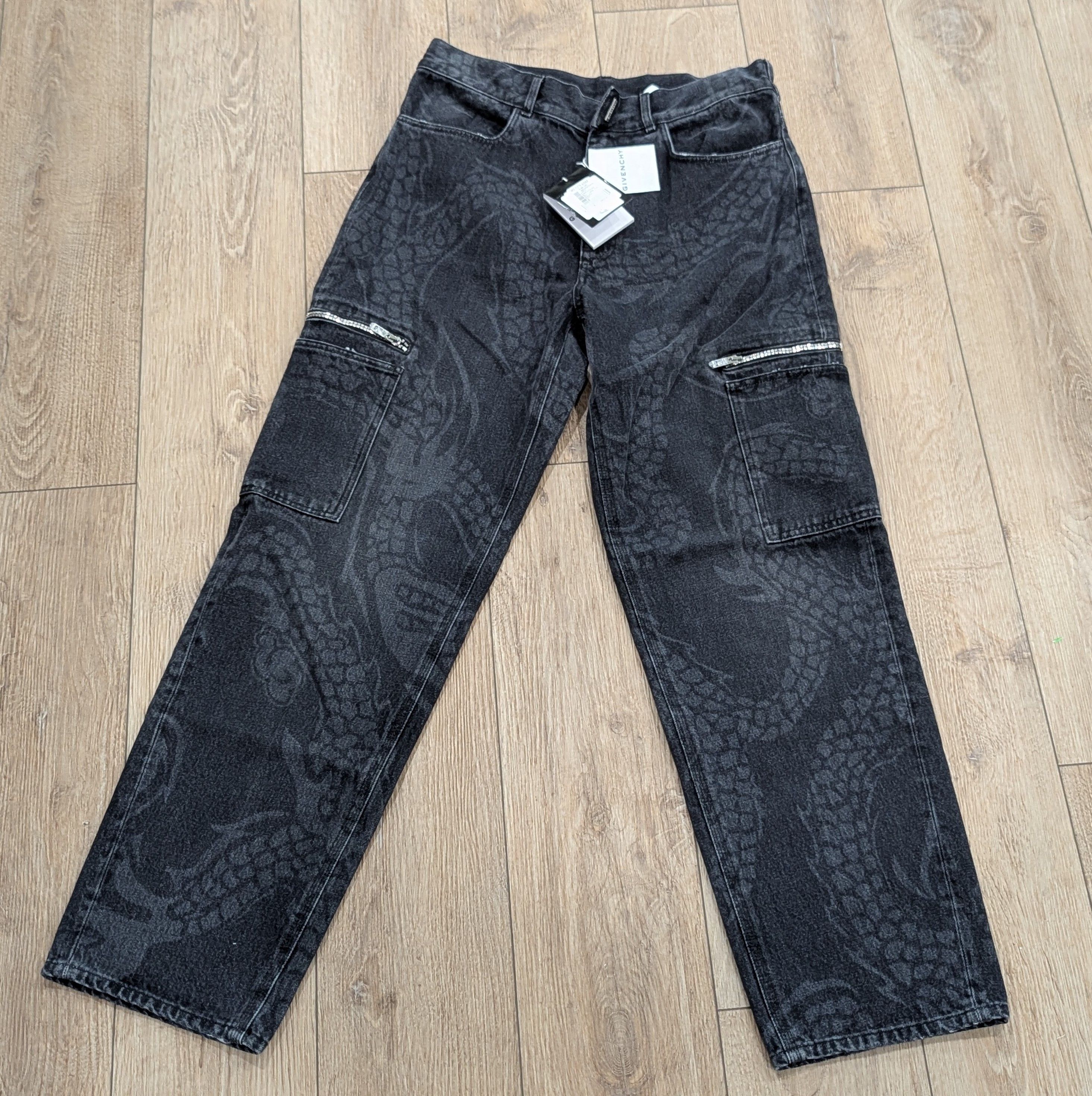 Givenchy Givenchy Loose Dragon Printed Carpenter Jeanss Black 32 Size US 32 / EU 48 - 1 Thumbnail