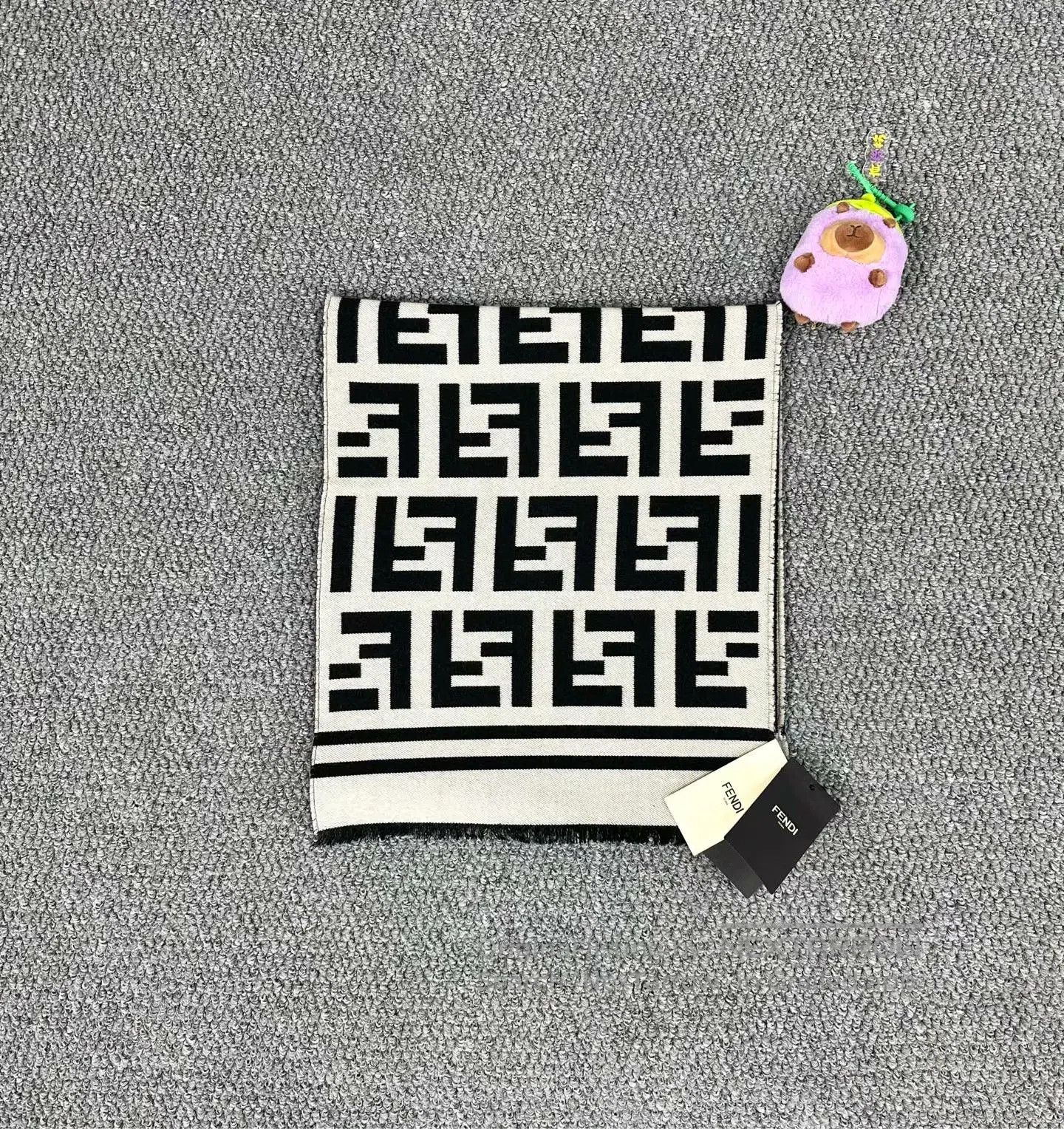 Fendi FENDI Black and white double-sided full print logo fringed Size ONE SIZE - 3 Thumbnail