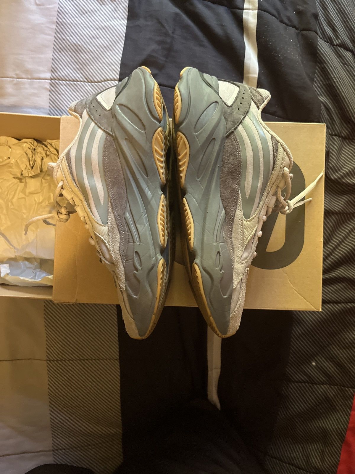 Yeezy Yezzy 700 v2 tephra Size US 11.5 / EU 44-45 - 3 Thumbnail
