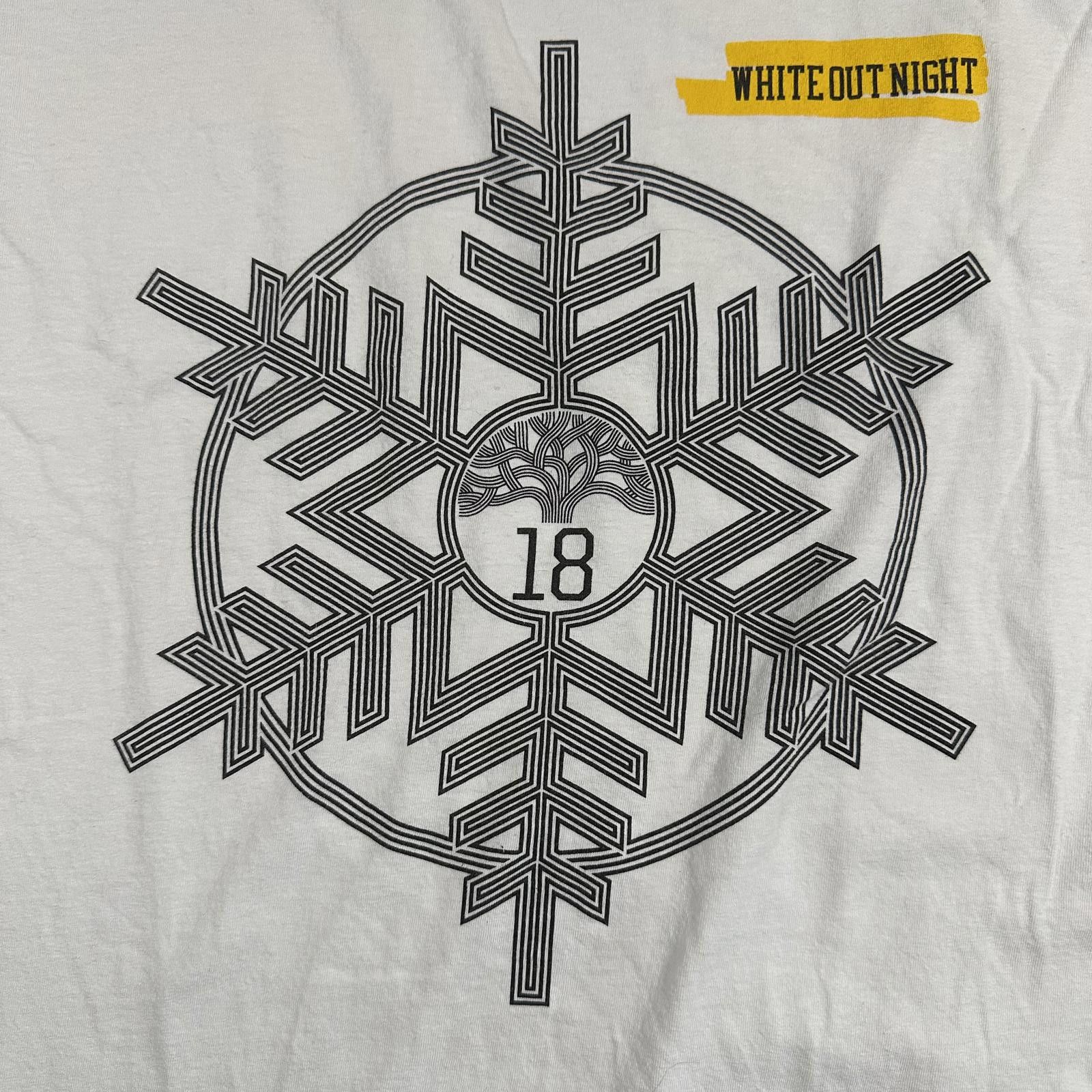 Fruit Of The Loom Fruit of the Loom Mens T-shirt XL White Snowflake Graphic Size US XL / EU 56 / 4 - 3 Thumbnail
