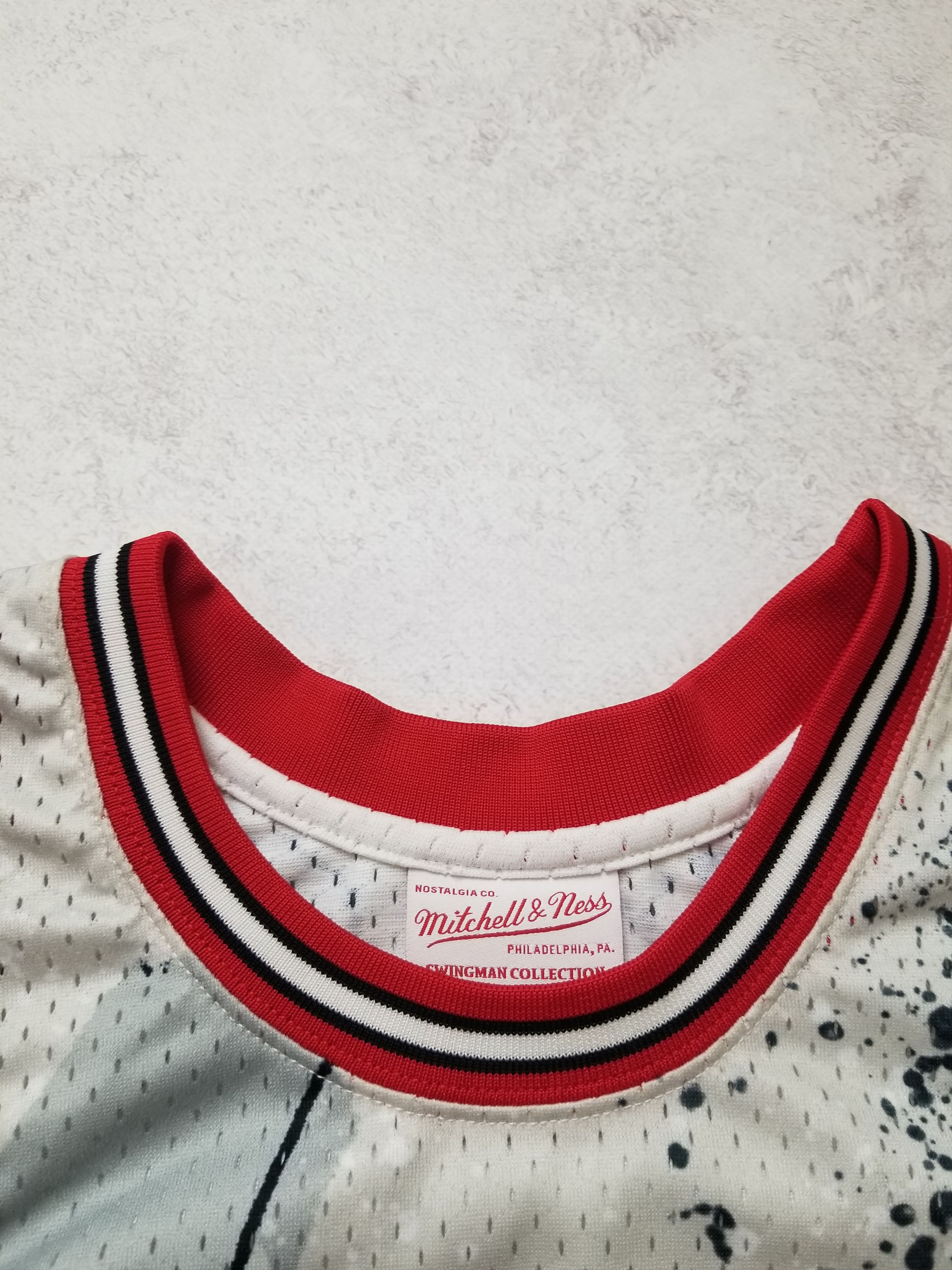 Mitchell & Ness Chicago Bulls 7 Toni Kukoc Hyper Hoops Swingman Jersey Size US S / EU 44-46 / 1 - 7 Thumbnail