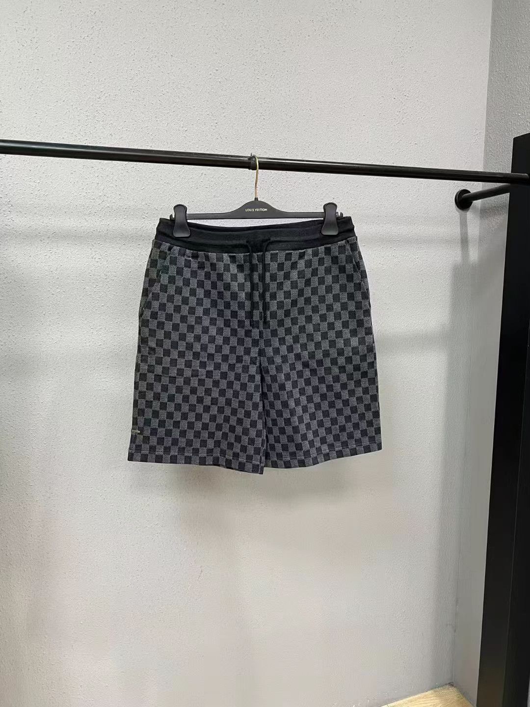 Louis Vuitton LV Checkered Shorts Size US 30 / EU 46 - 1 Thumbnail