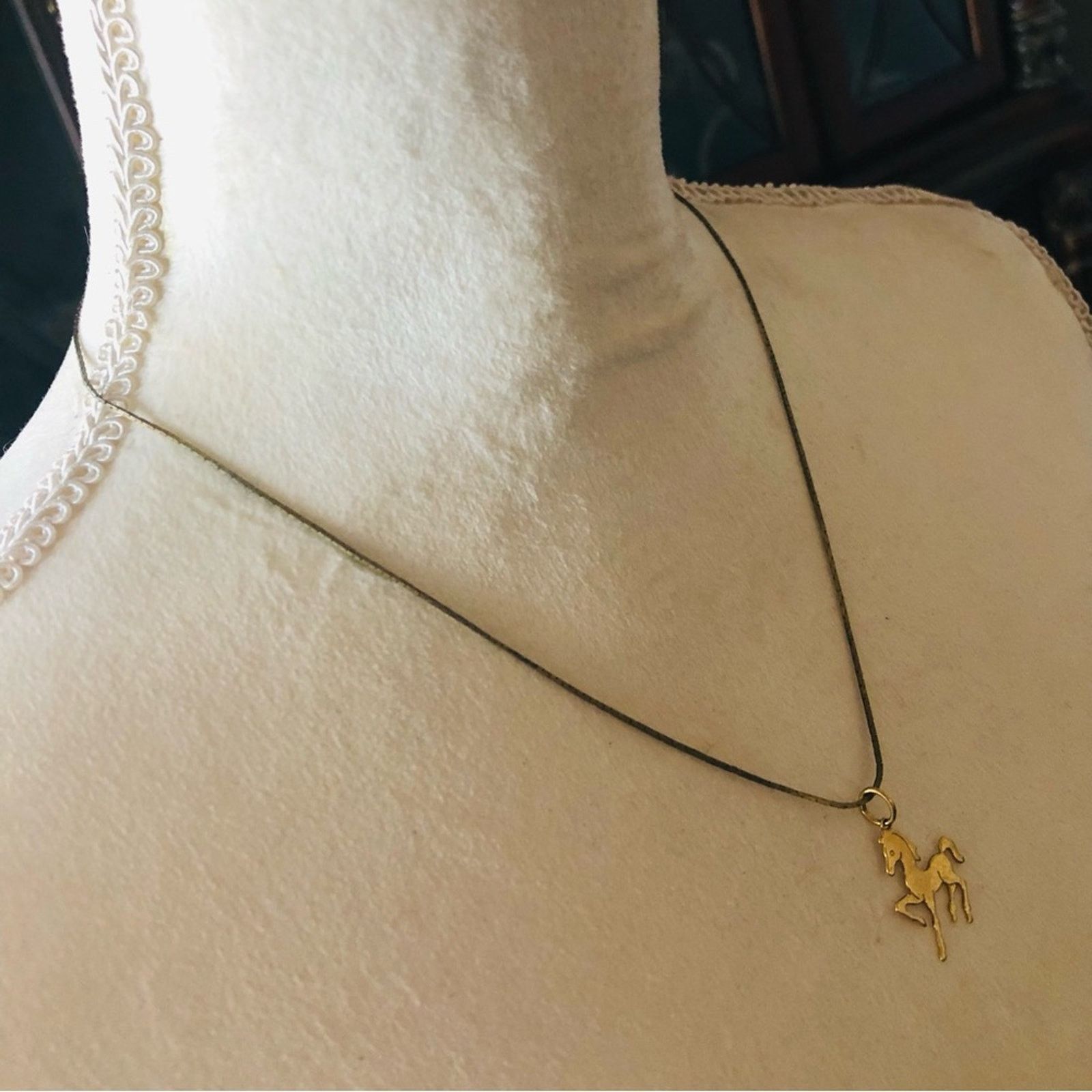Vintage Vintage etched gold stallion horse pendant on chain necklace Size ONE SIZE - 5 Thumbnail