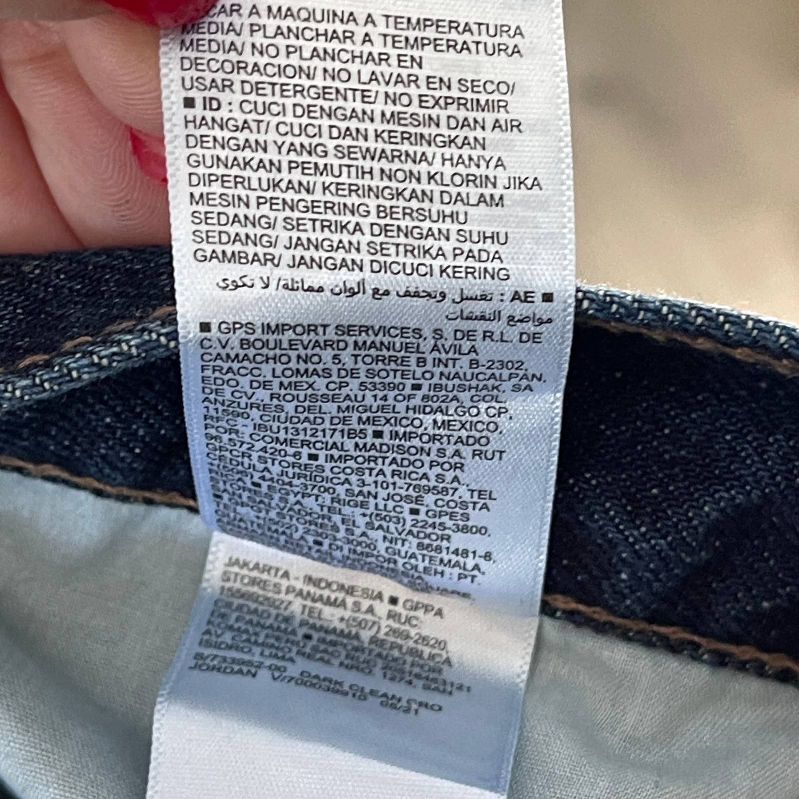 Old Navy Old Navy High Rise Slouchy Straight Dark Denim CAPRI Jean 14 Size 36" / US 14 / IT 50 - 9 Thumbnail