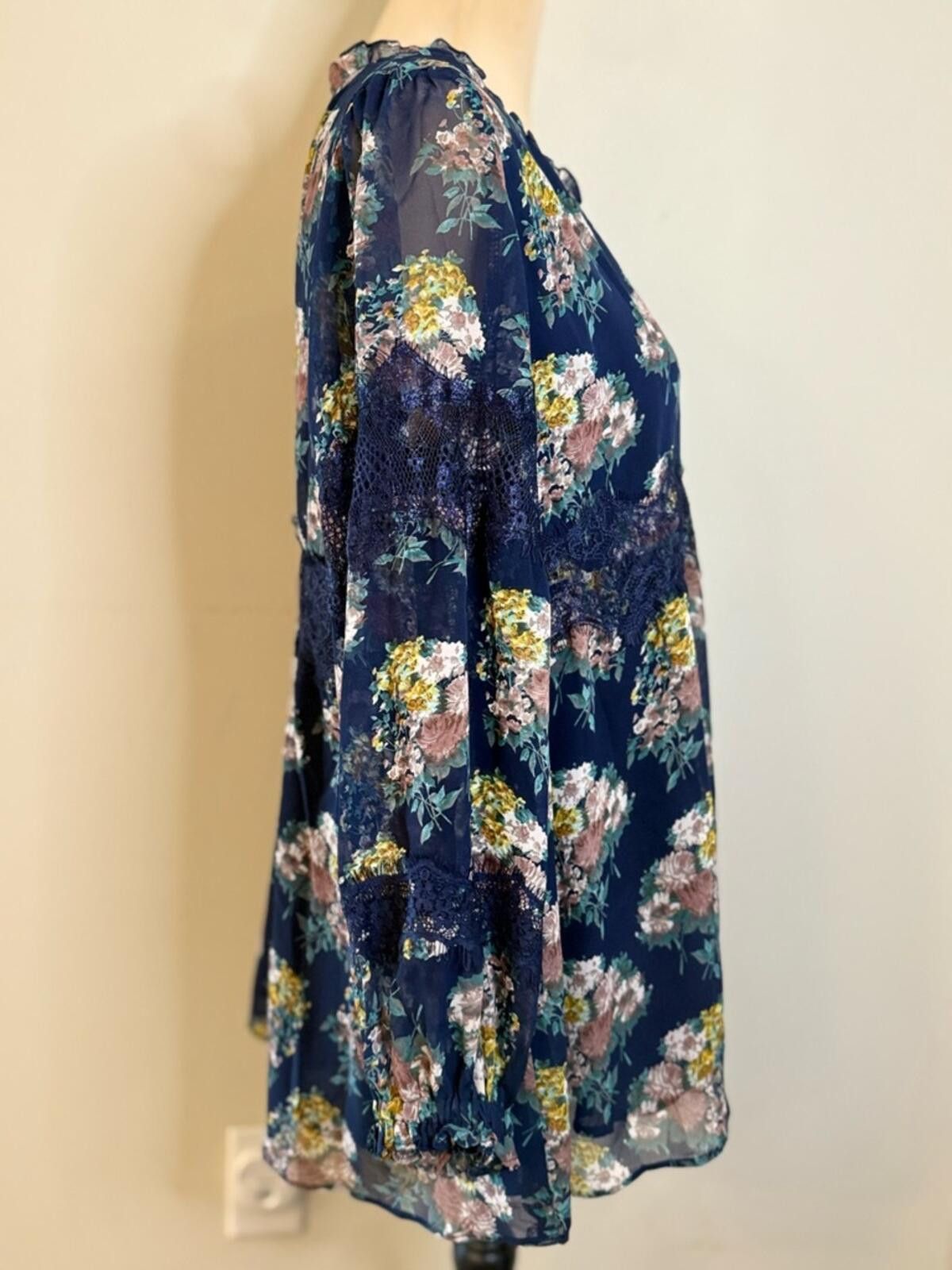 Other Suzanne Betro tunic top blue multicolor floral lace SZ LG Size L / US 10 / IT 46 - 2 Thumbnail