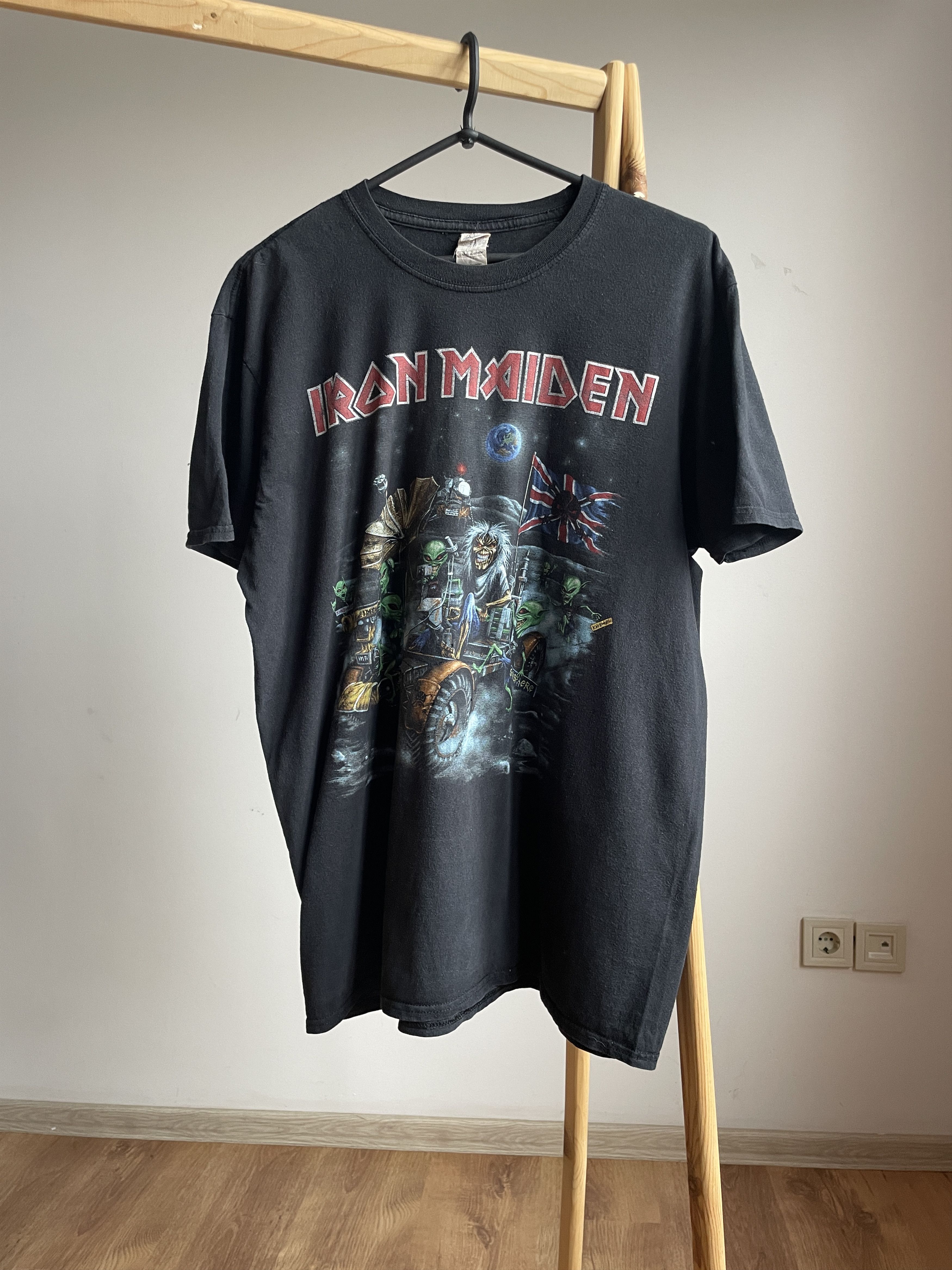 Band Tees Iron Maiden Sonisphere 2010 Distressed T-Shirt Size XL Size US XL / EU 56 / 4 - 1 Thumbnail